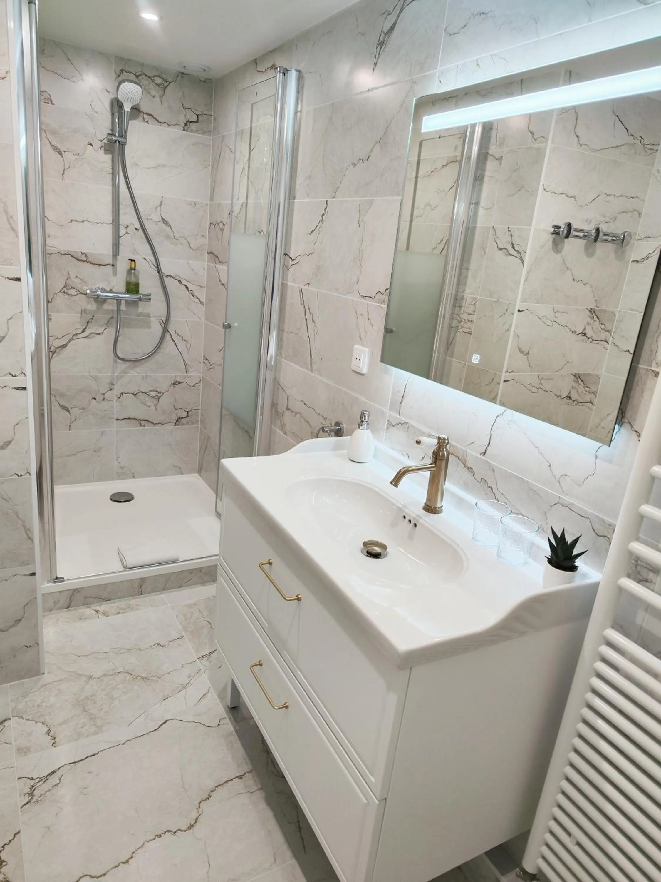 Shower in Demeures & Châteaux - Hôtel de la porte Saint-Malo - DINAN