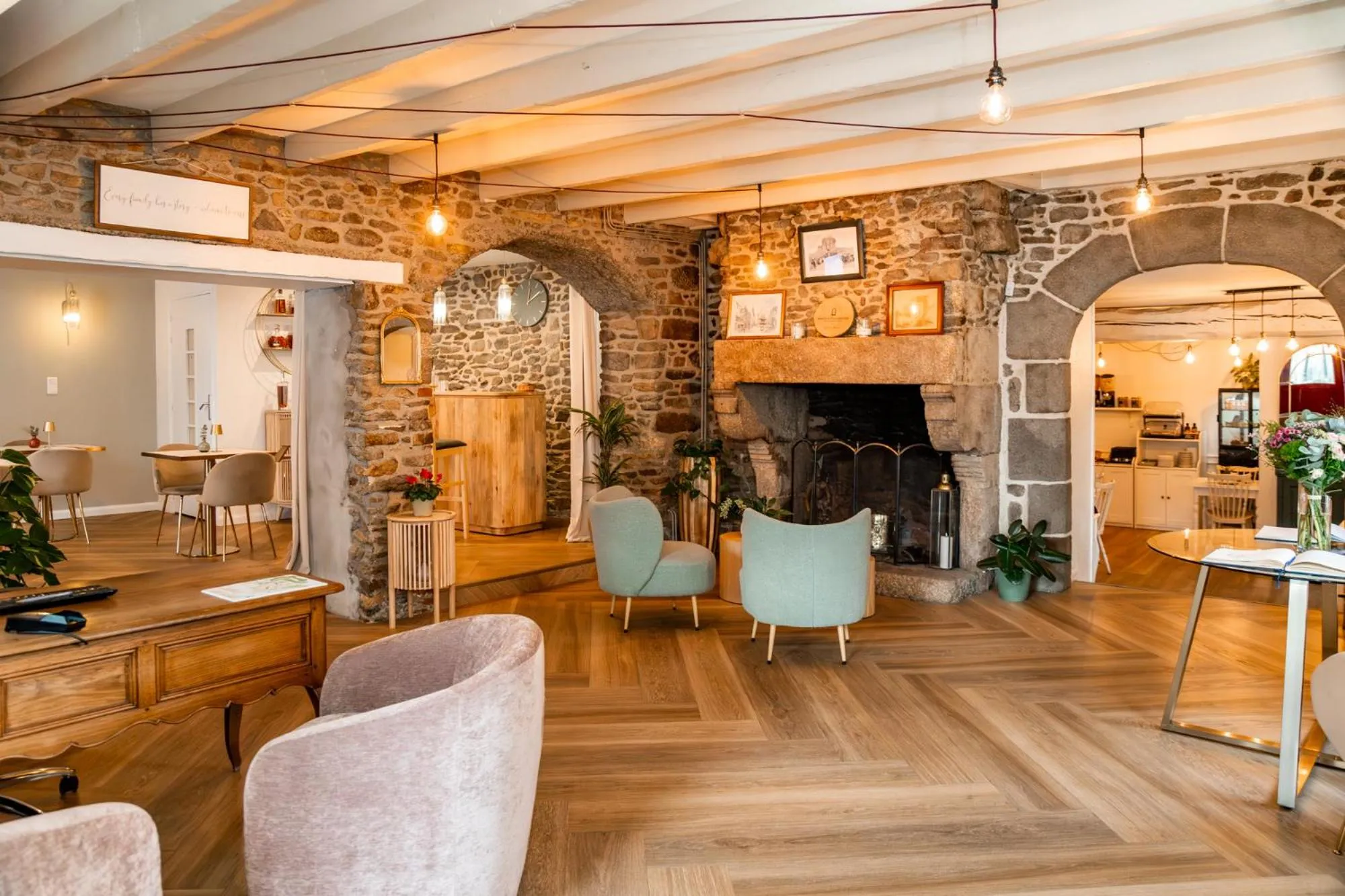 Living room in Demeures & Châteaux - Hôtel de la porte Saint-Malo - DINAN