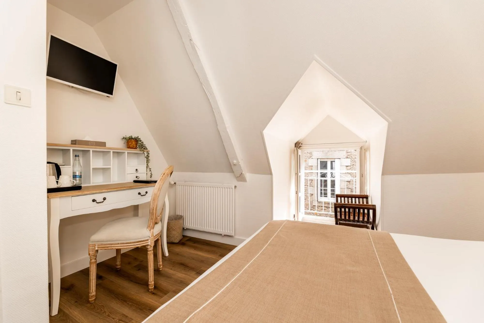 TV and multimedia, Bed in Demeures & Châteaux - Hôtel de la porte Saint-Malo - DINAN