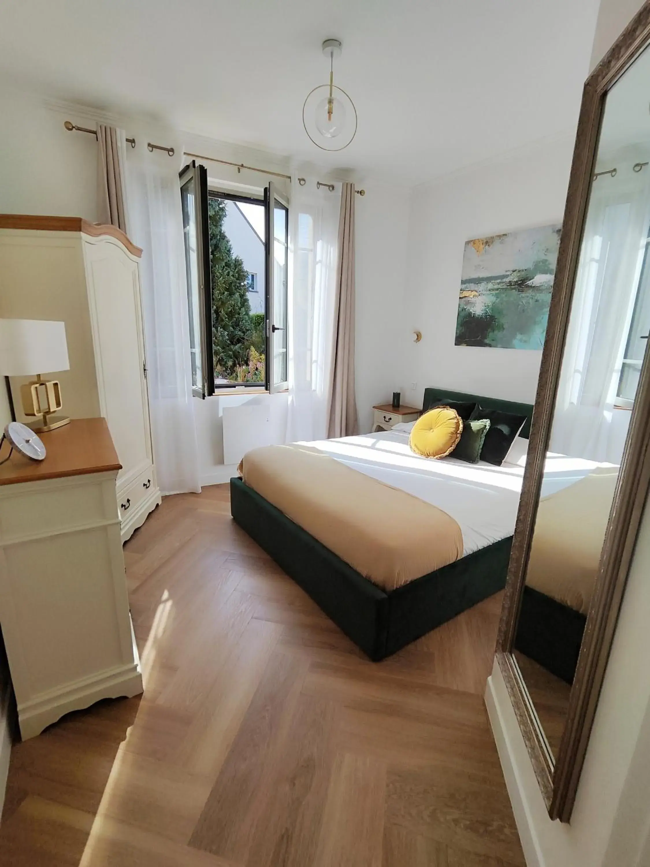 Suite with Terrace in Demeures & Châteaux - Hôtel de la porte Saint-Malo - DINAN Suite with Terrace in Demeures & Châteaux - Hôtel de la porte Saint-Malo - DINAN