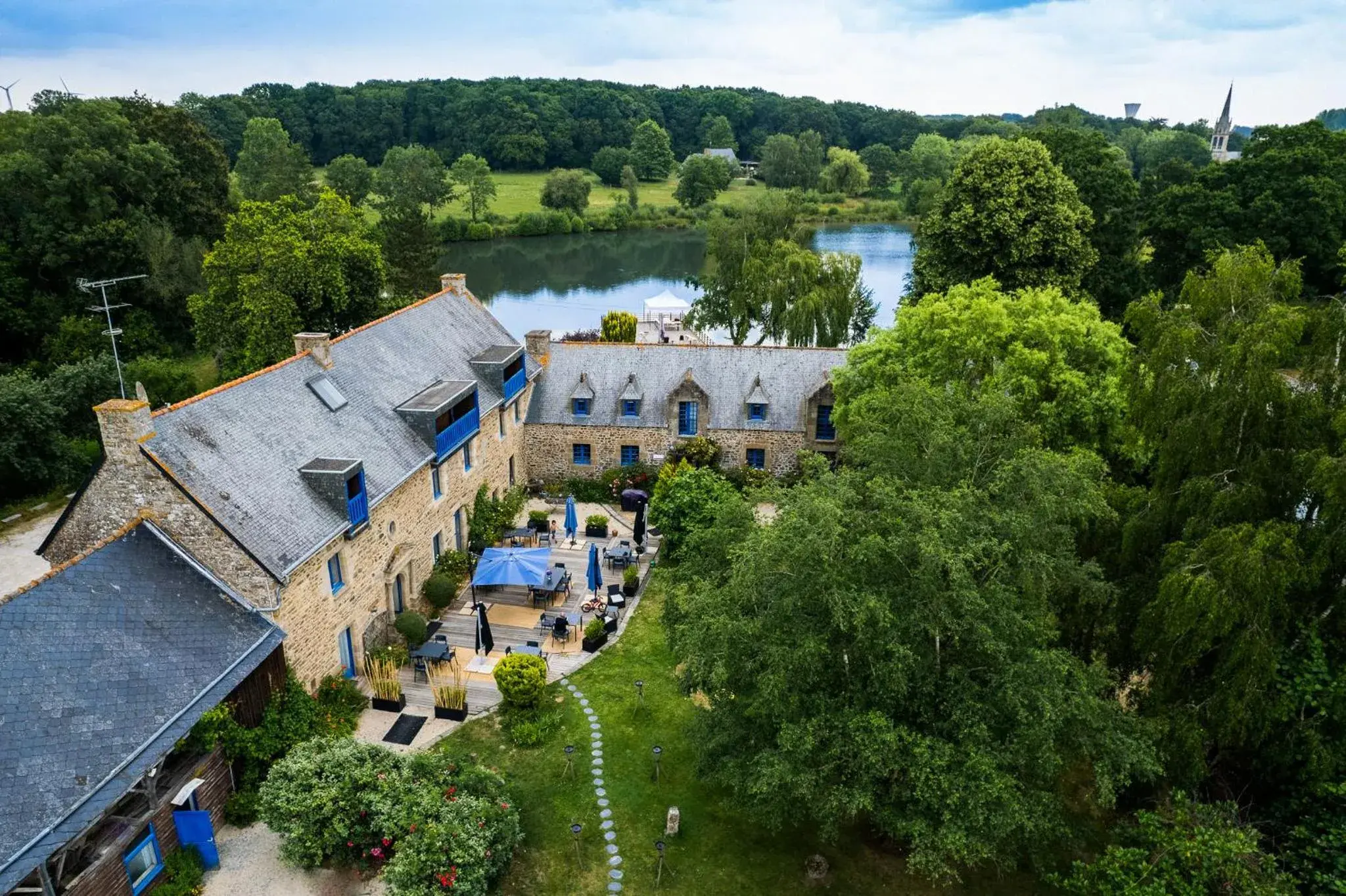 Lake view in Logis Hôtel Le Manoir Des Portes Lake view in Logis Hôtel Le Manoir Des Portes