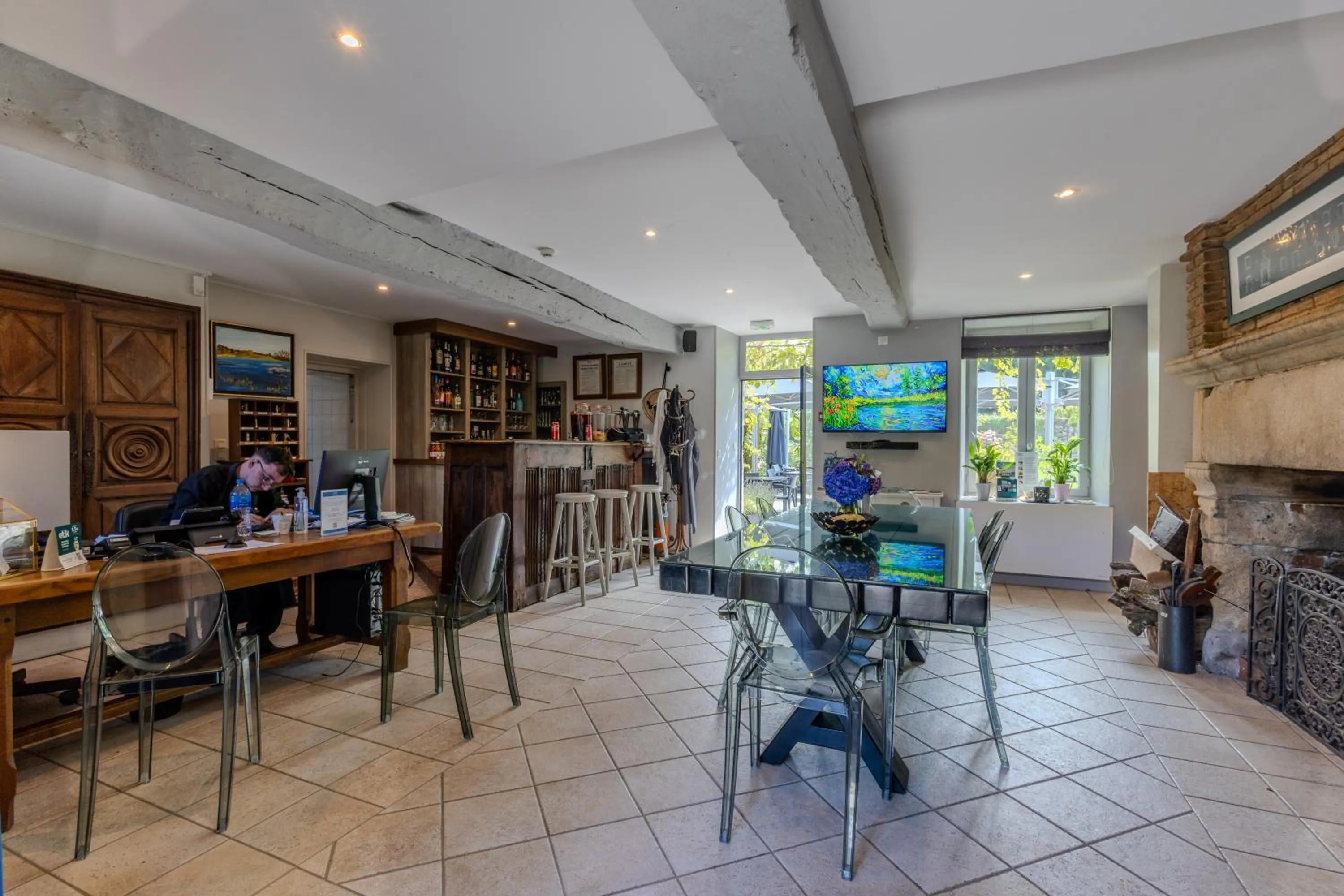 Property building in Logis Hôtel Le Manoir Des Portes