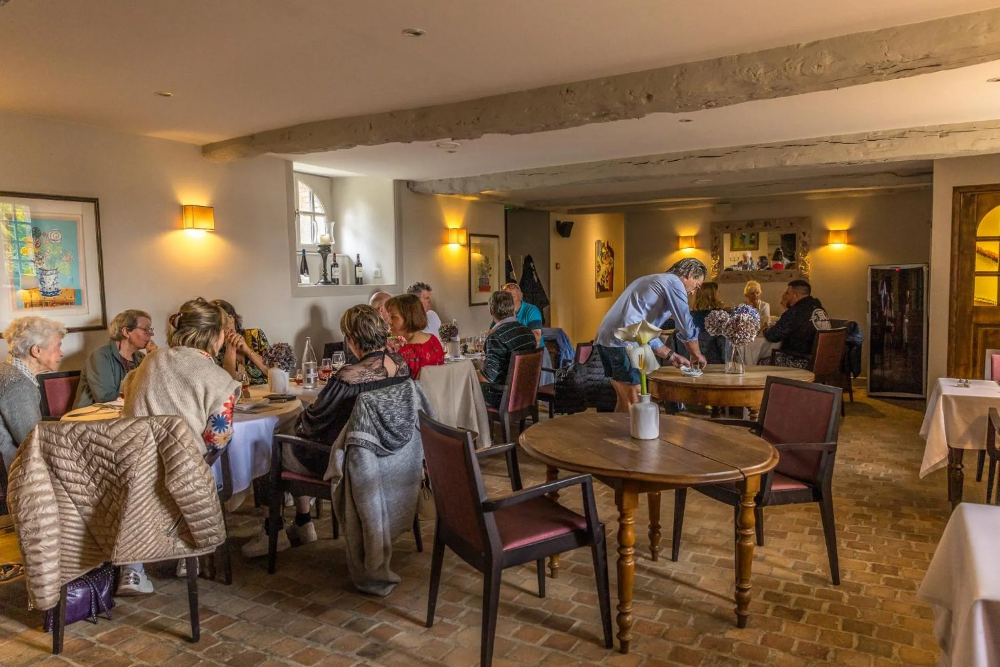 Restaurant/places to eat in Logis Hôtel Le Manoir Des Portes