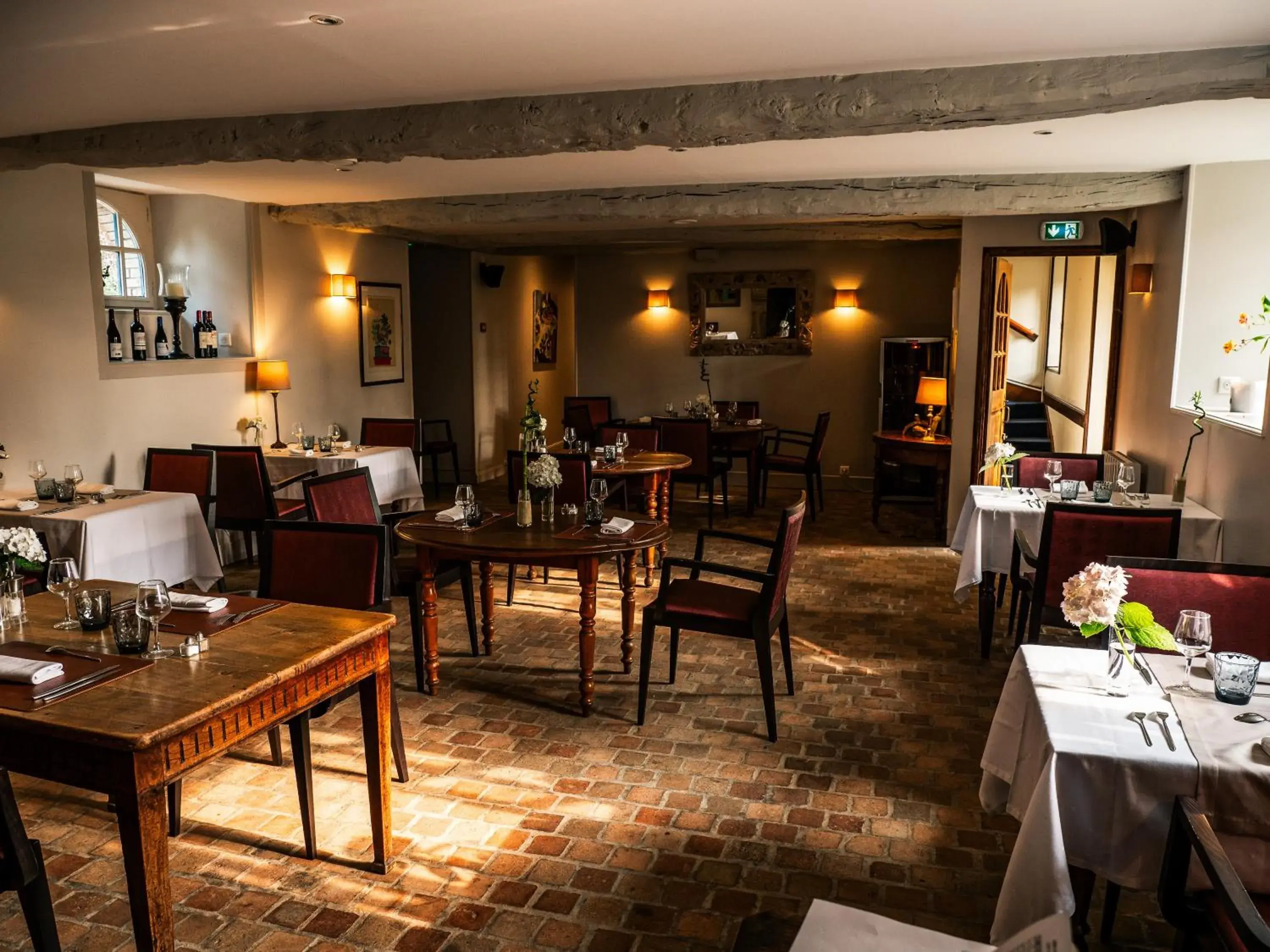 Restaurant/places to eat in Logis Hôtel Le Manoir Des Portes Restaurant/places to eat in Logis Hôtel Le Manoir Des Portes