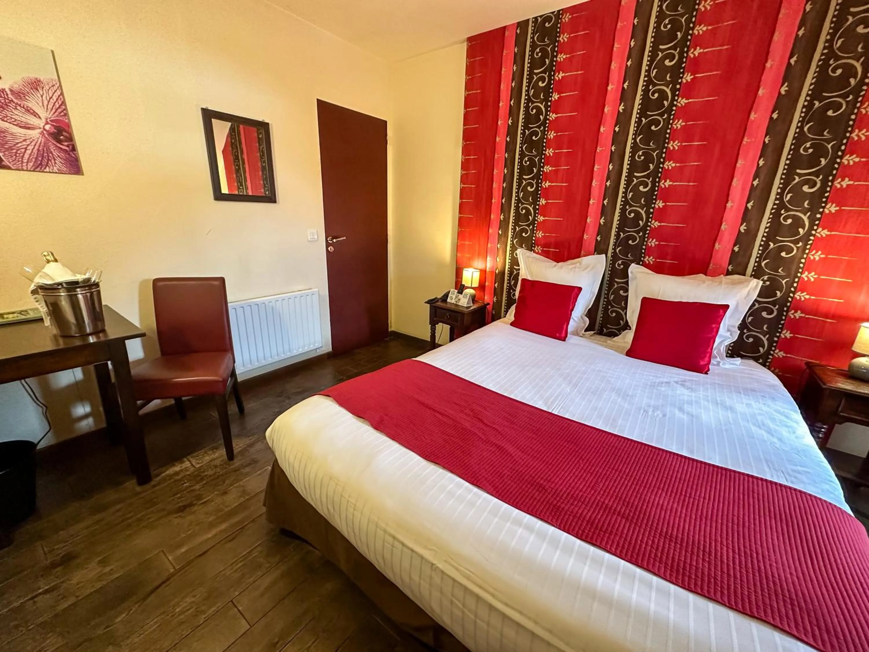 Bedroom, Bed in Logis Hôtel Le Manoir Des Portes