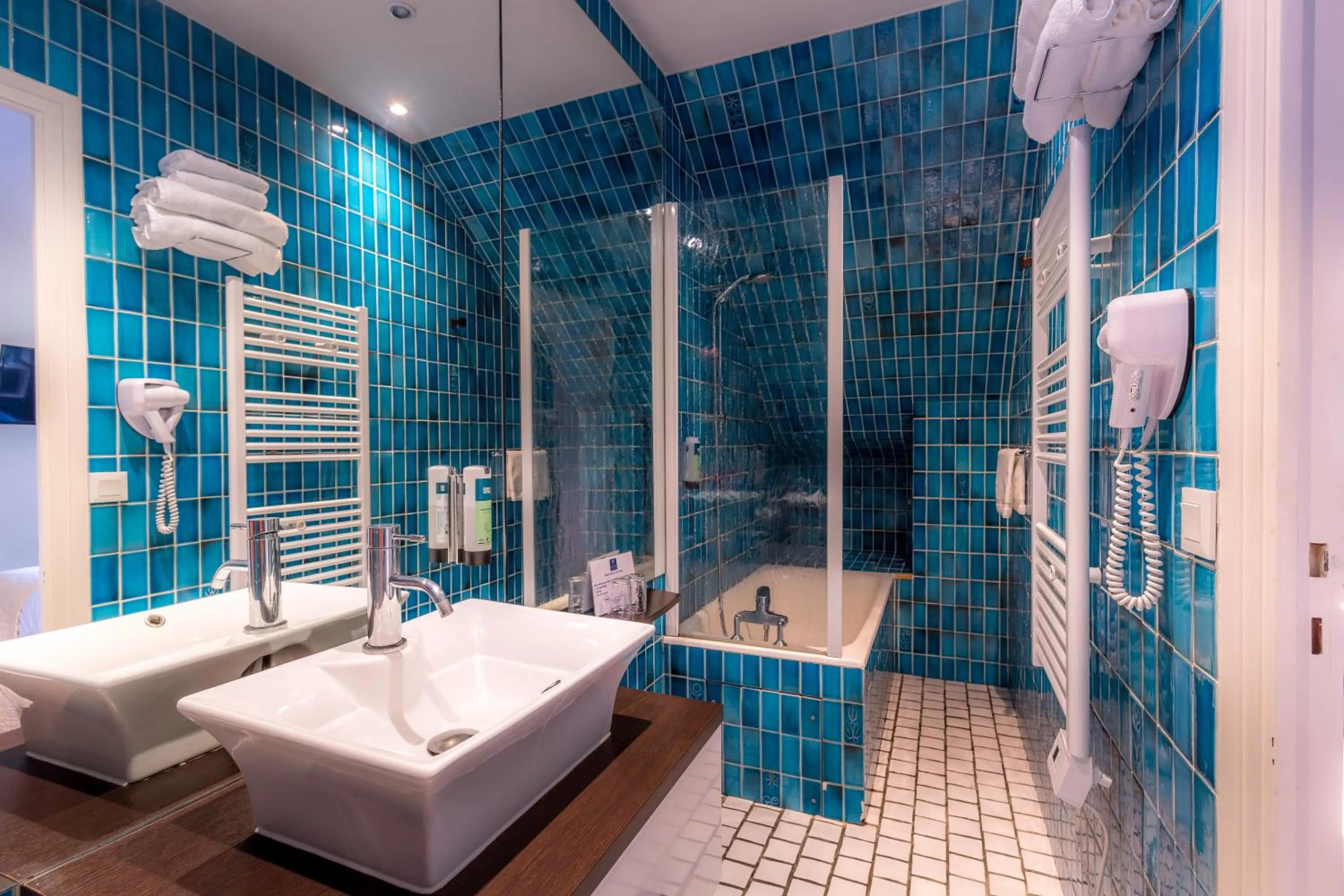 Bathroom in Logis Hôtel Le Manoir Des Portes