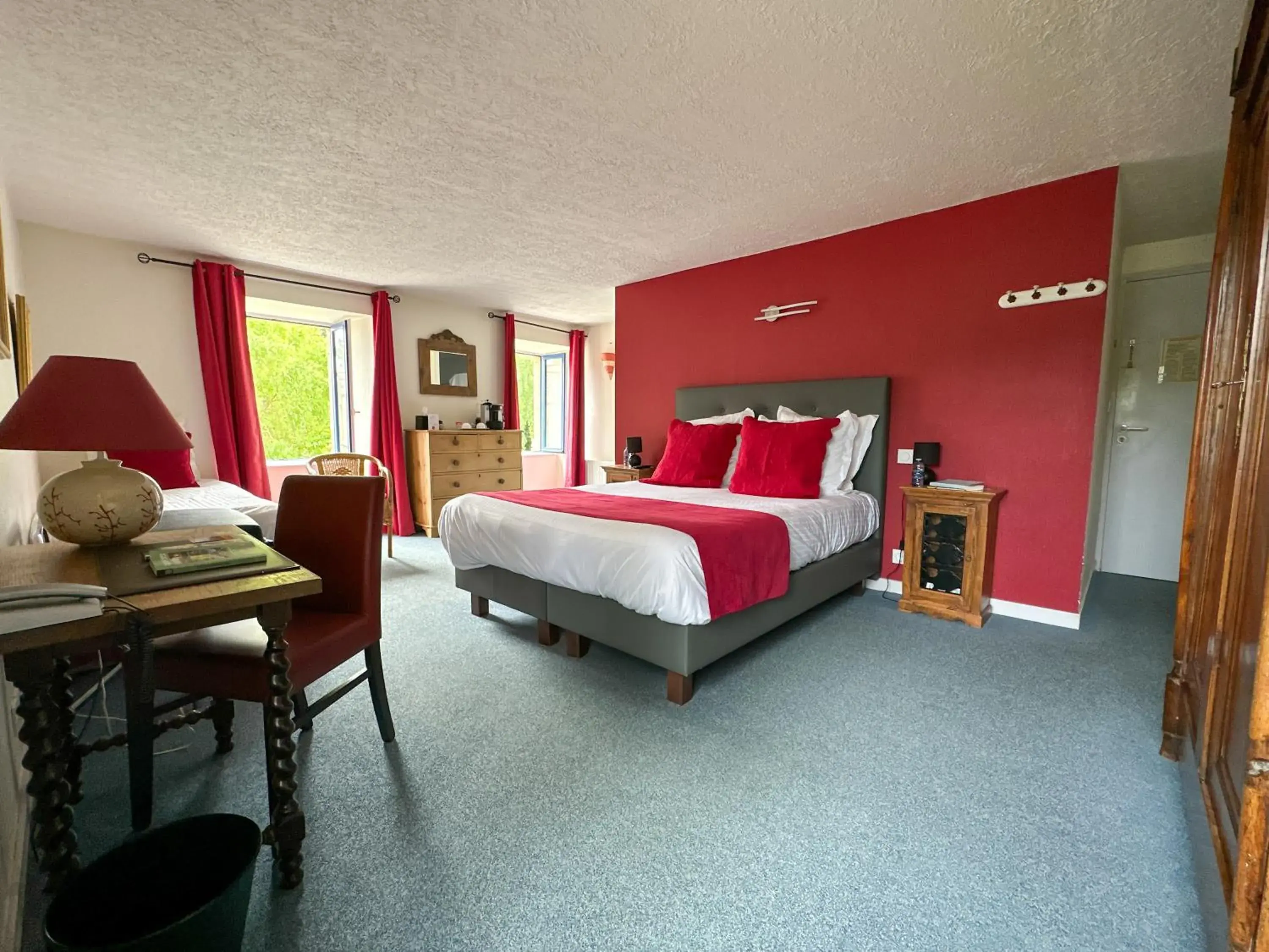 Property building, Bed in Logis Hôtel Le Manoir Des Portes Property building, Bed in Logis Hôtel Le Manoir Des Portes