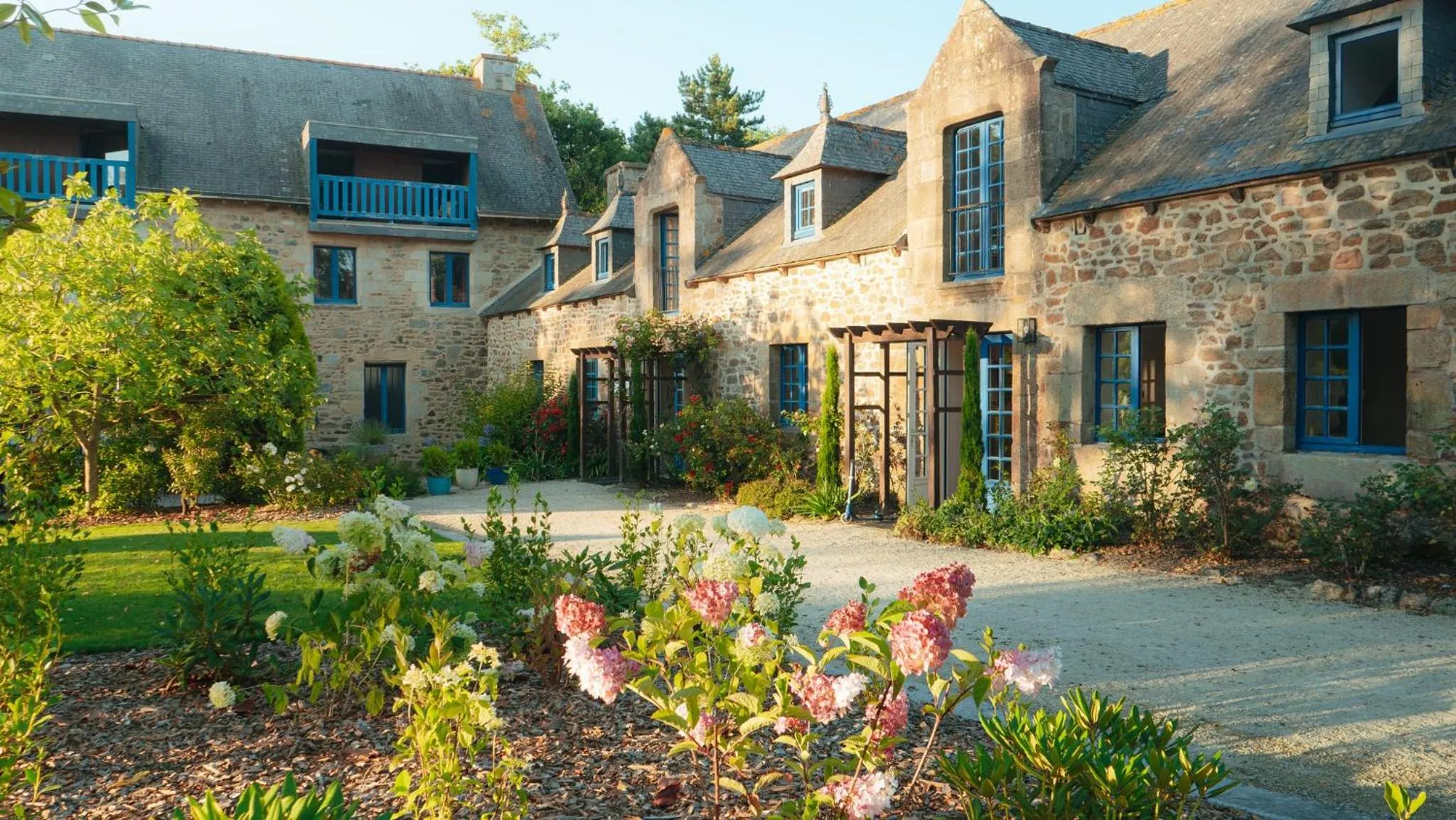 Property building in Logis Hôtel Le Manoir Des Portes