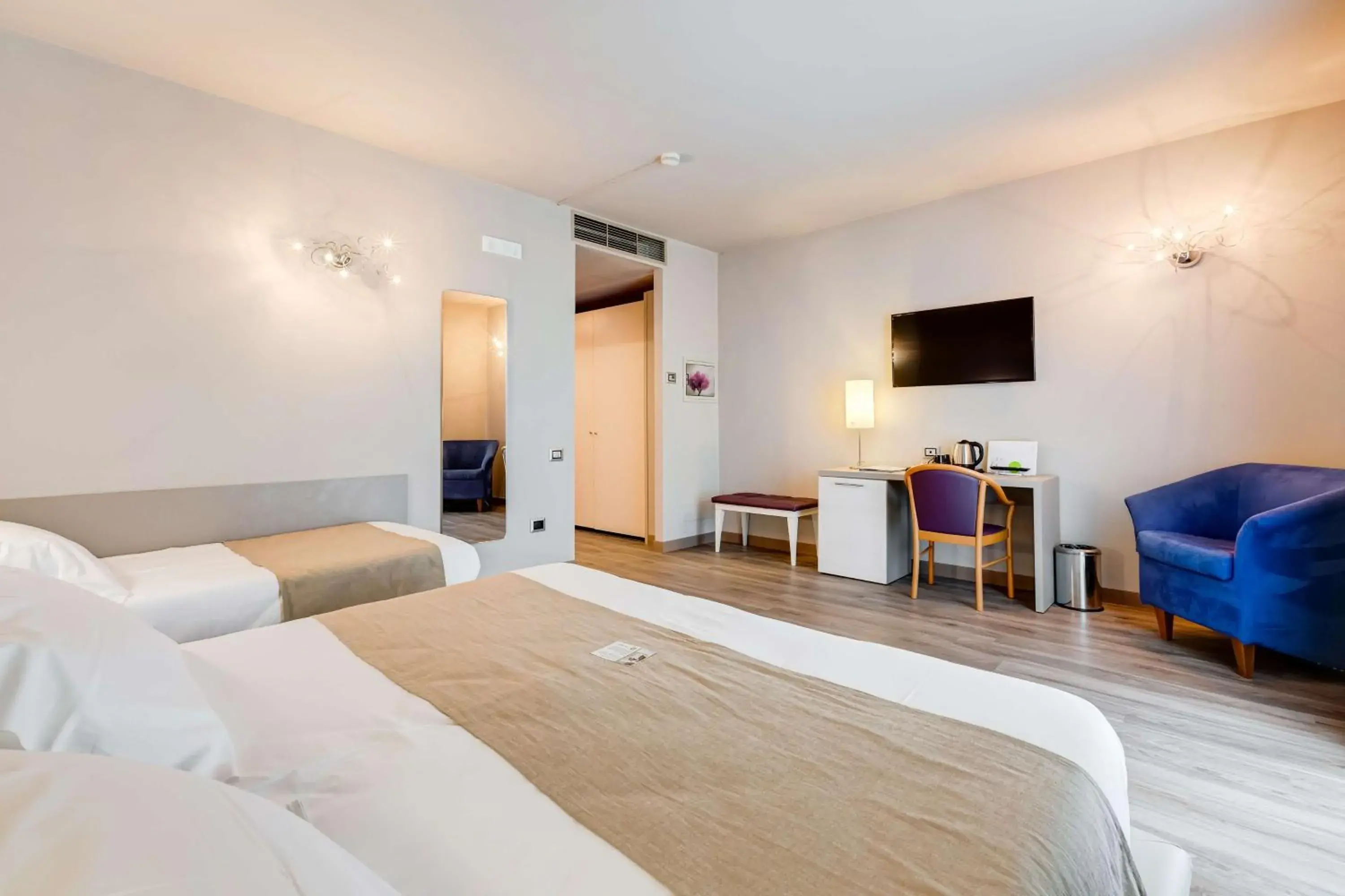 TV and multimedia, Bed in Best Western Hotel Imperiale TV and multimedia, Bed in Best Western Hotel Imperiale