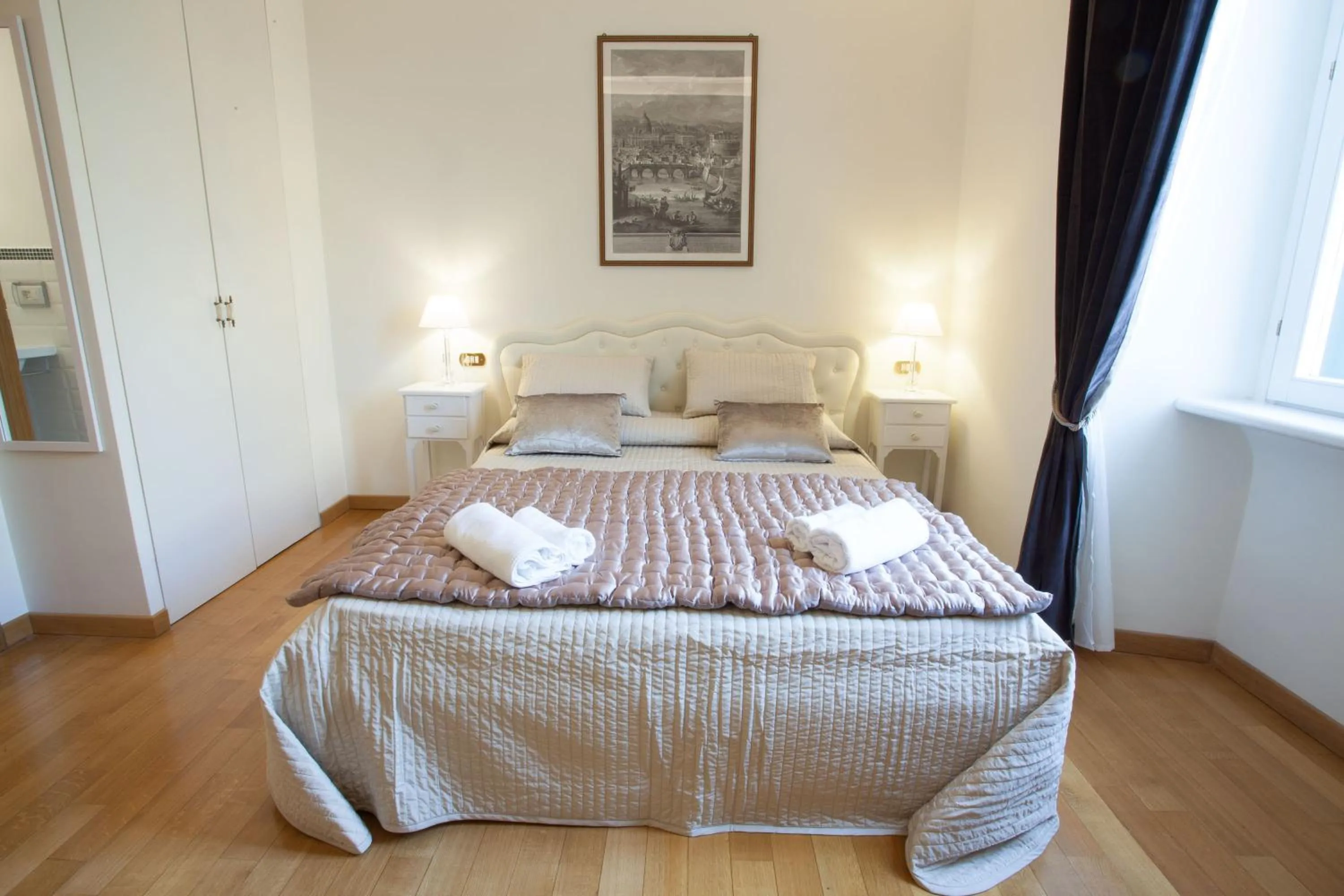 Day, Bed in InnsideRome