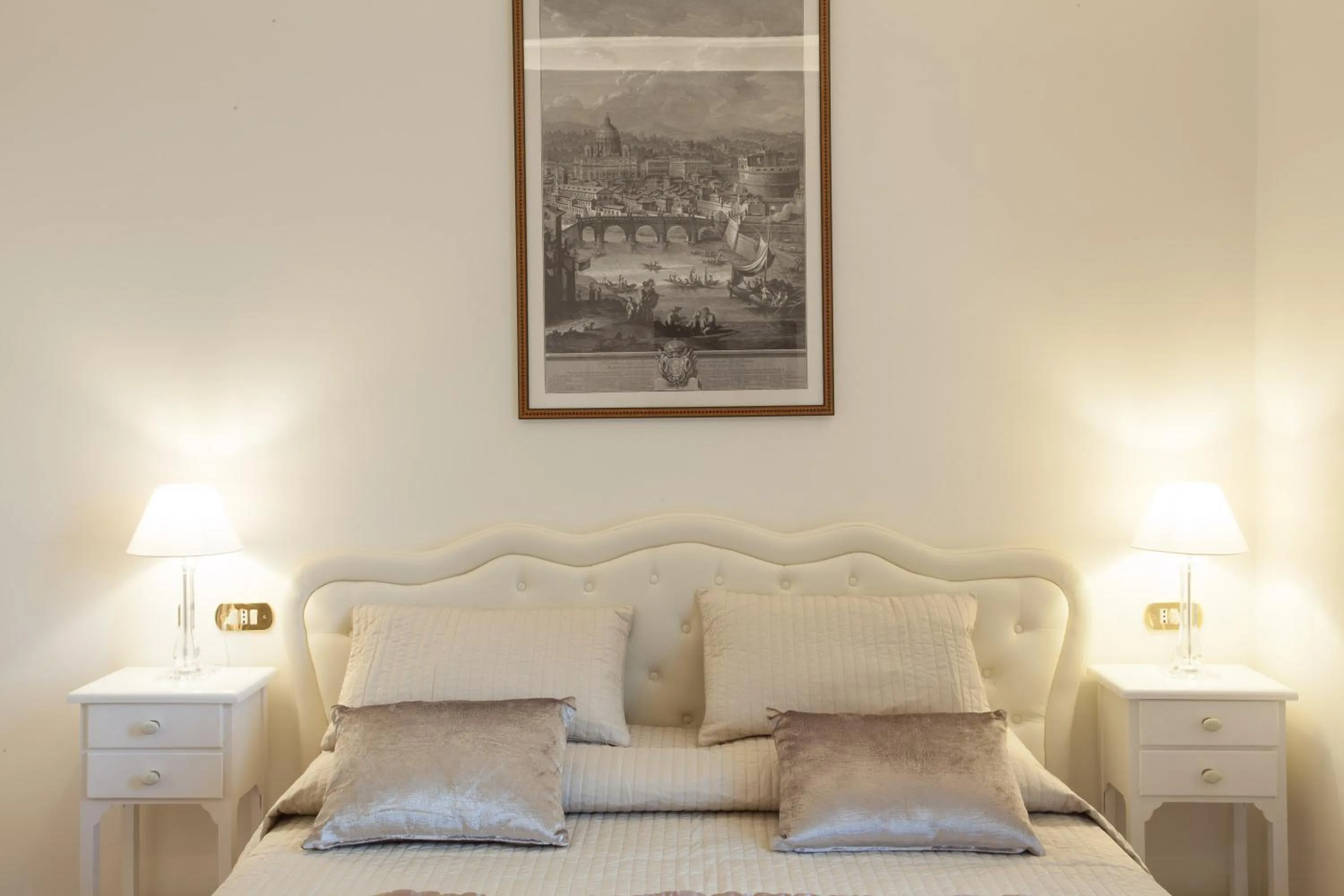 Photo of the whole room, Bed in InnsideRome