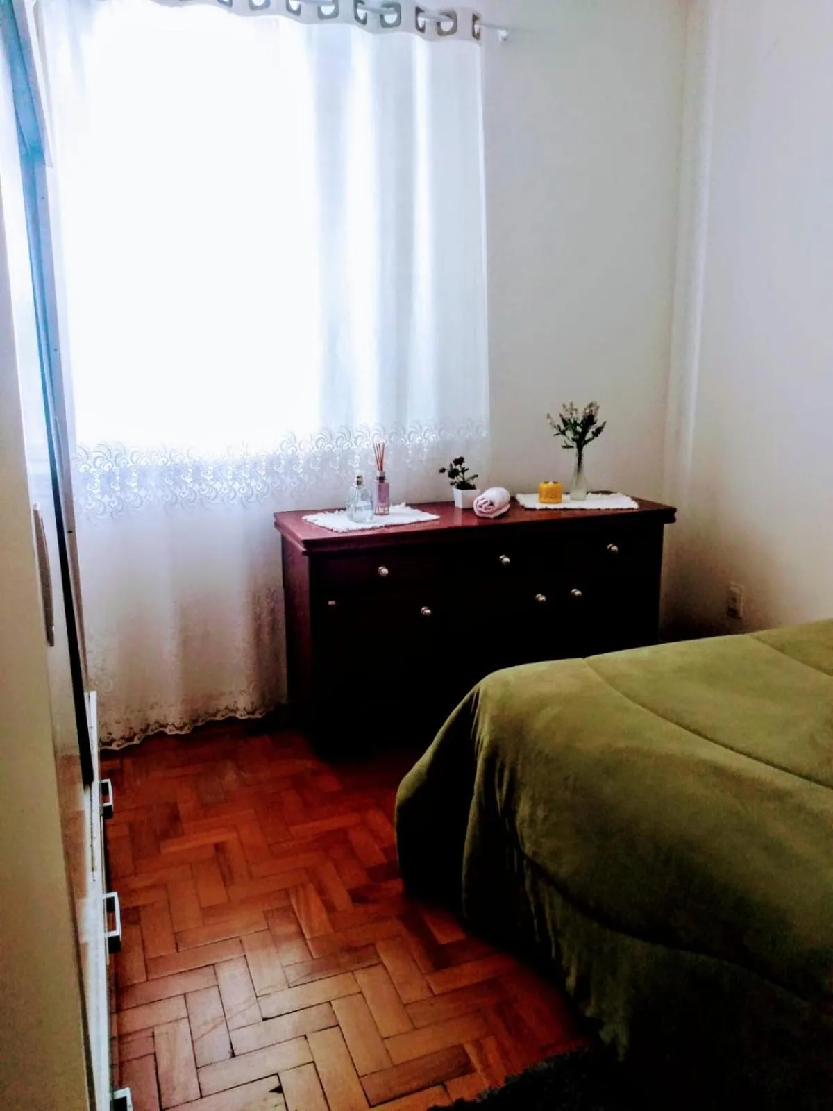 Próximo ao Consulado - Quarto Inteiro