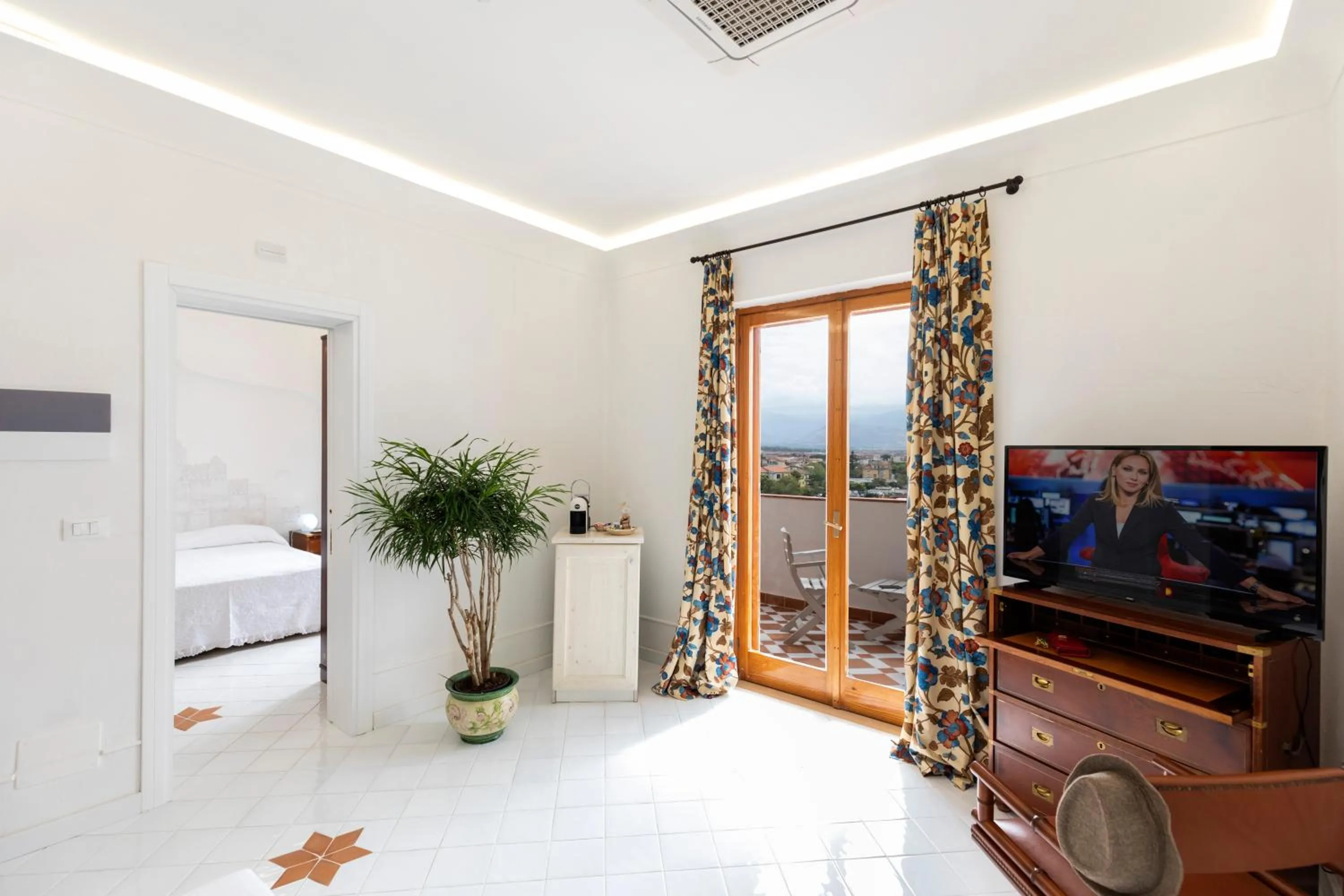 Photo of the whole room, Bed in Grand Hotel De Rose