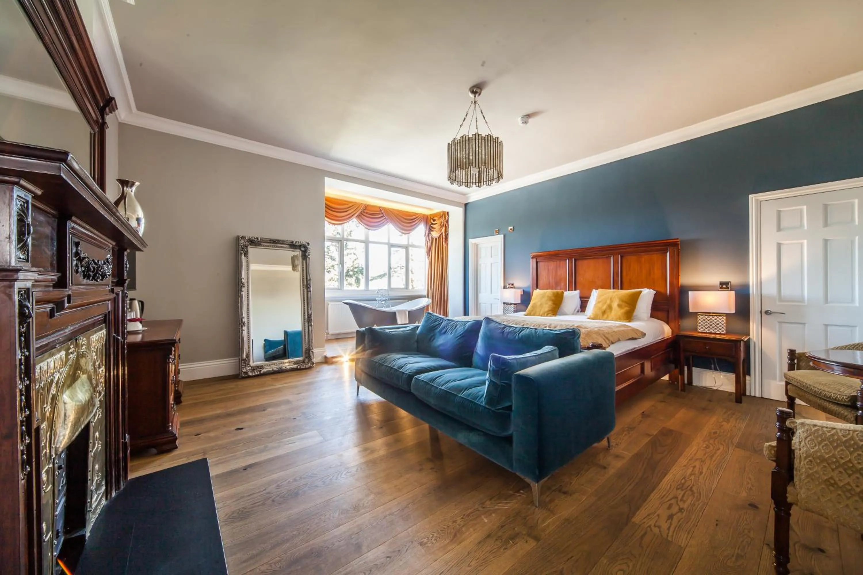 Photo of the whole room, Bed in The Manor at Bickley