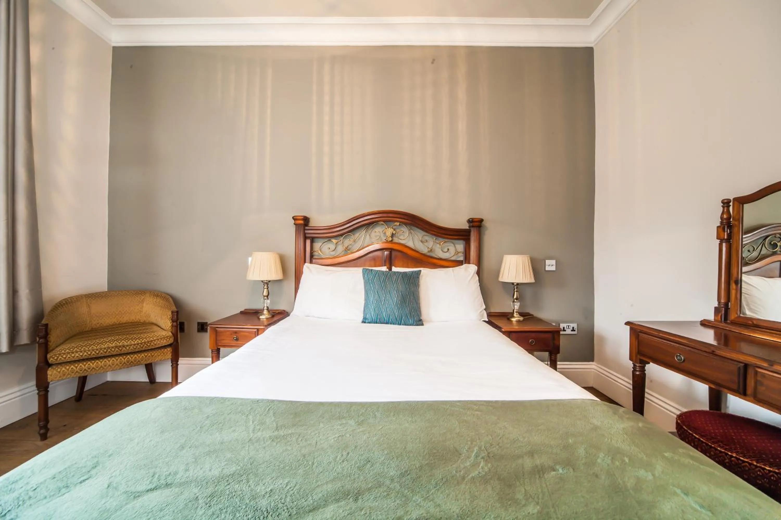 Bedroom, Bed in The Manor at Bickley