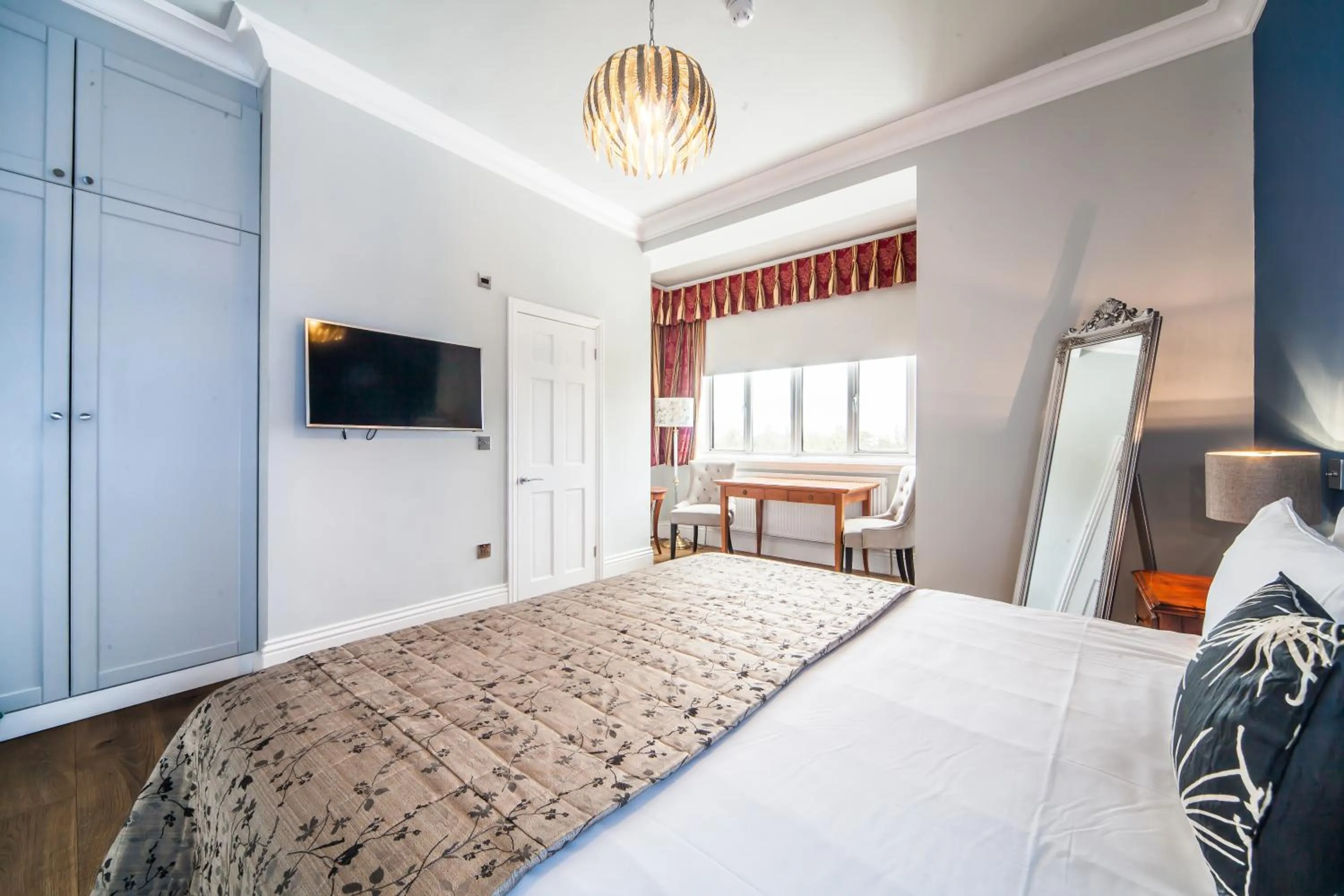 Bedroom, Bed in The Manor at Bickley