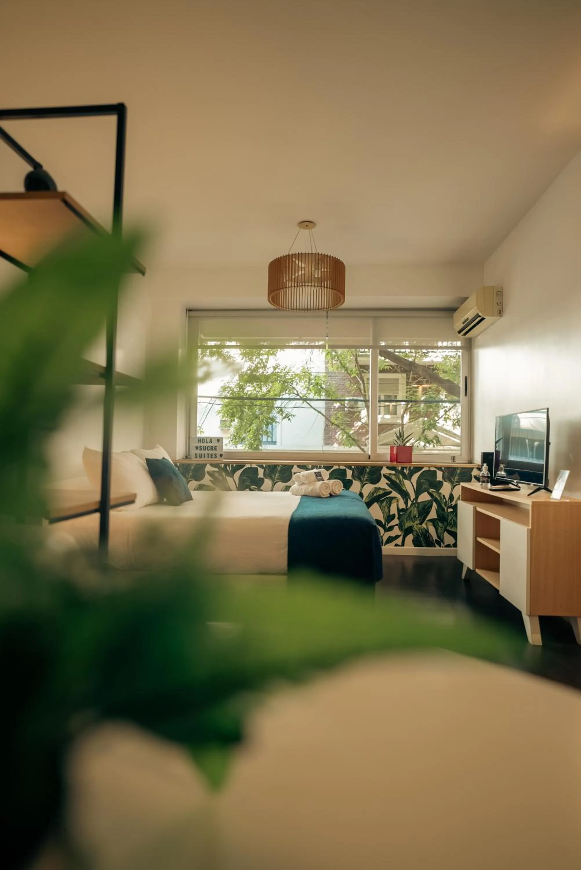 Photo of the whole room, Bed in Sucre Suites