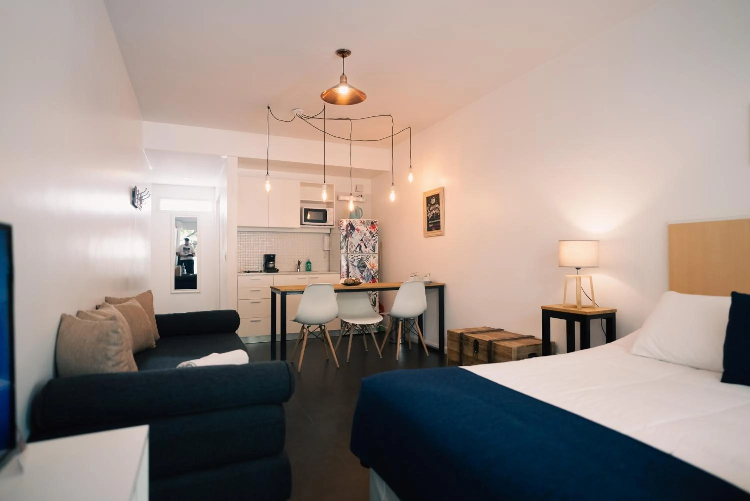 Photo of the whole room, Bed in Sucre Suites