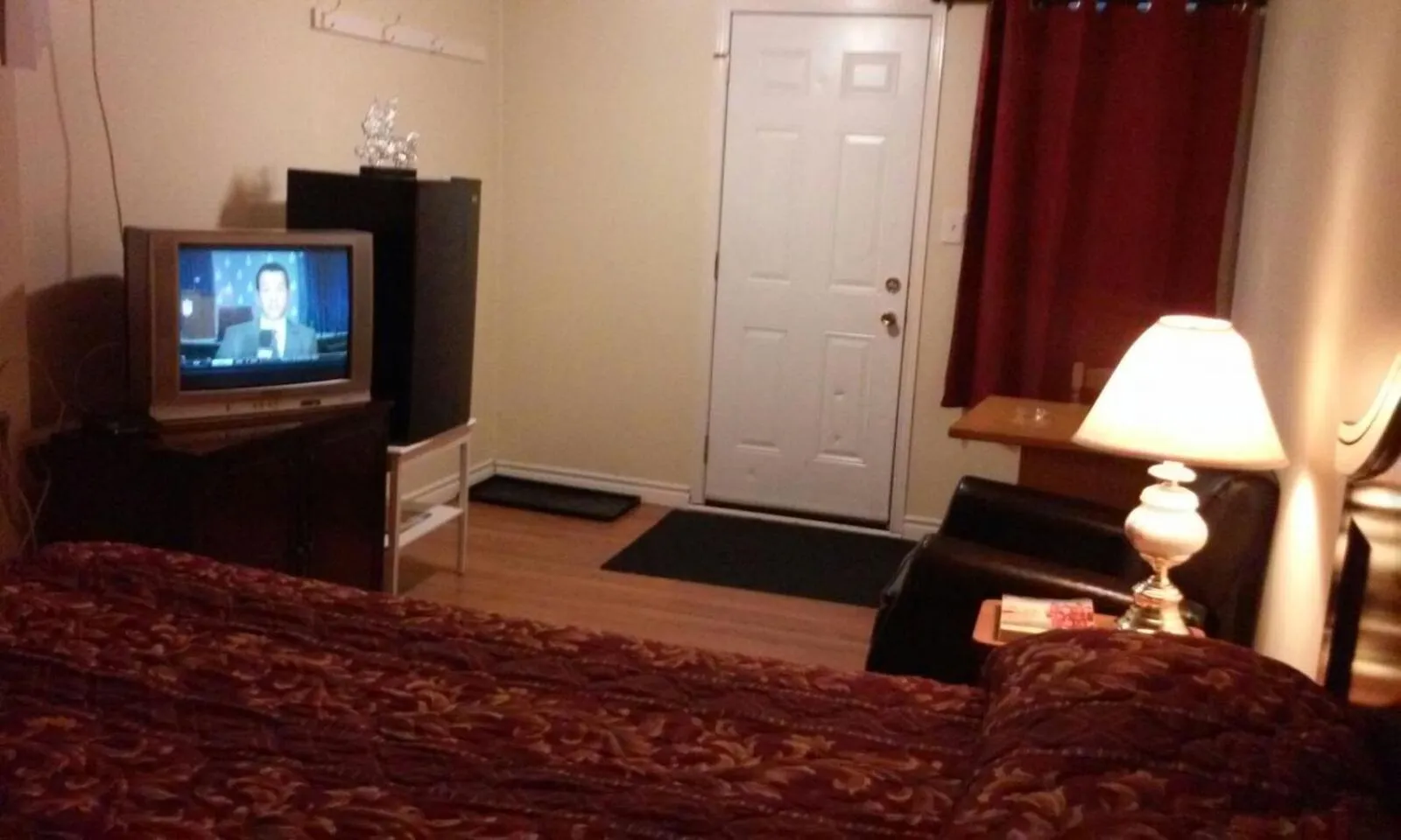 TV/Entertainment Center in Leisure Motel