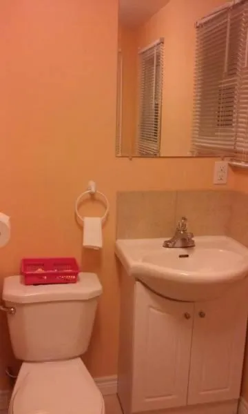 Bathroom in Leisure Motel