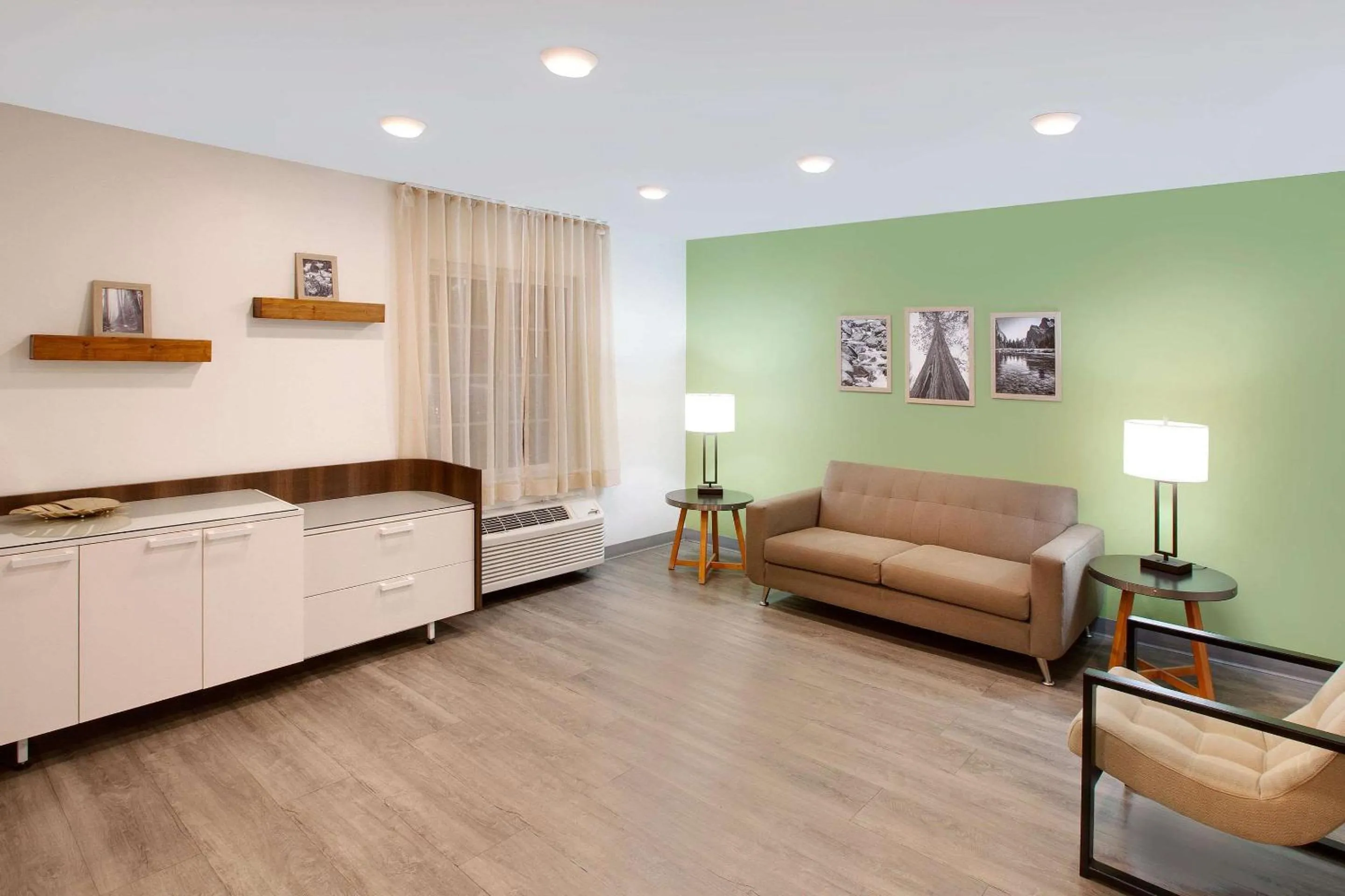 Lobby or reception in WoodSpring Suites Bakersfield East