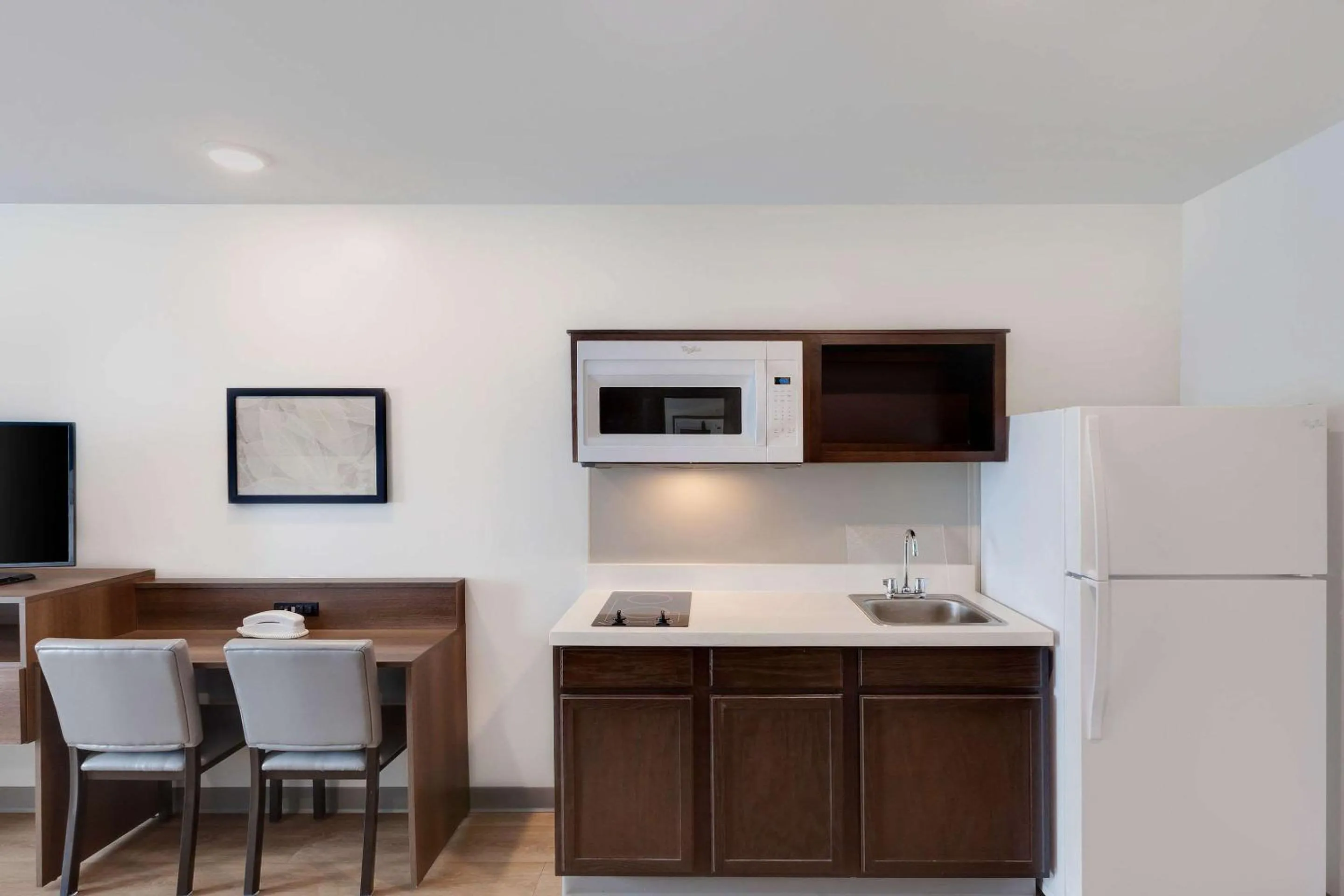 Photo of the whole room in WoodSpring Suites Bakersfield East