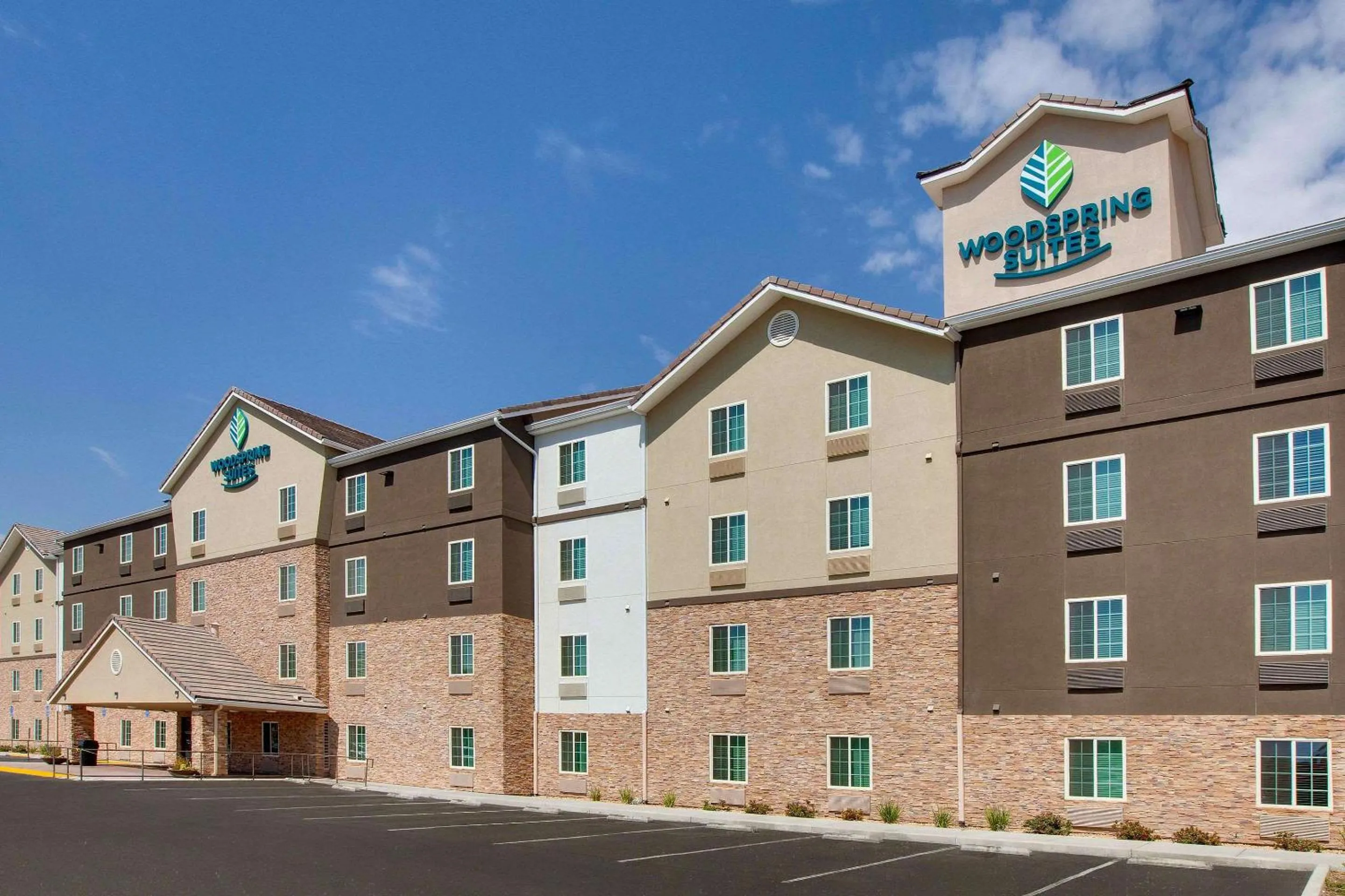 Property building in WoodSpring Suites Bakersfield East