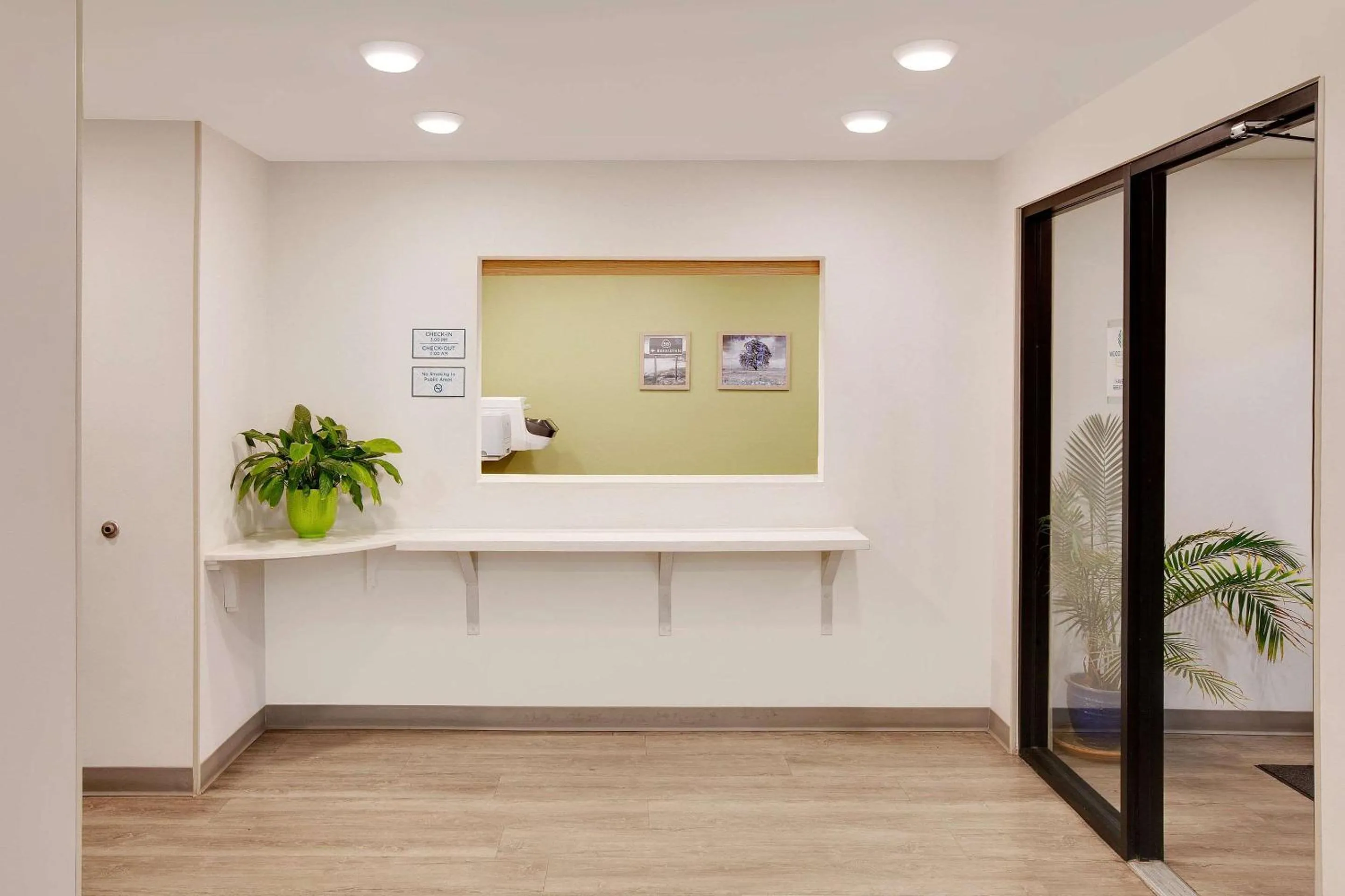 Lobby or reception in WoodSpring Suites Bakersfield East