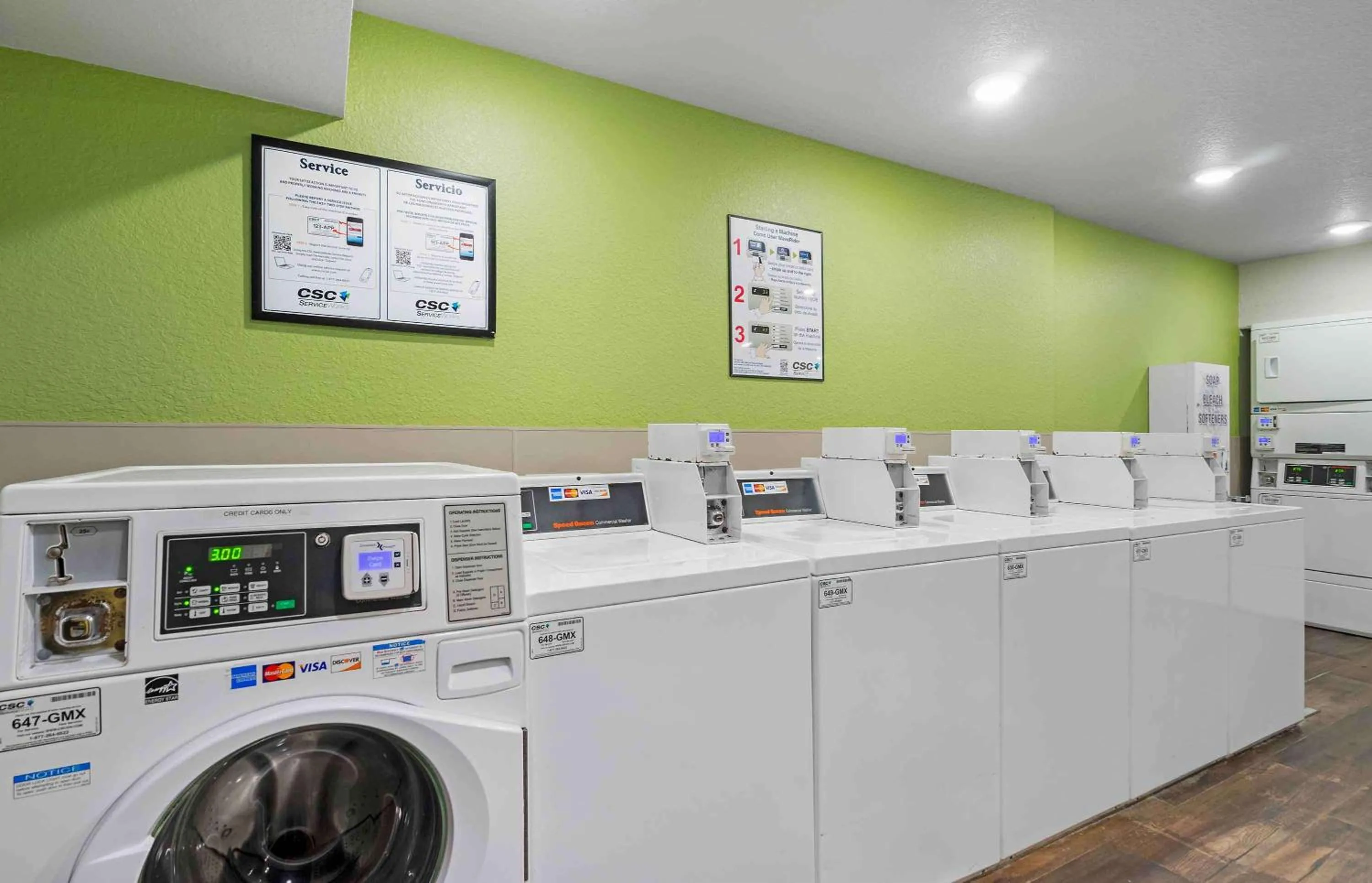 Property building in Extended Stay America Select Suites - Tampa - Northeast