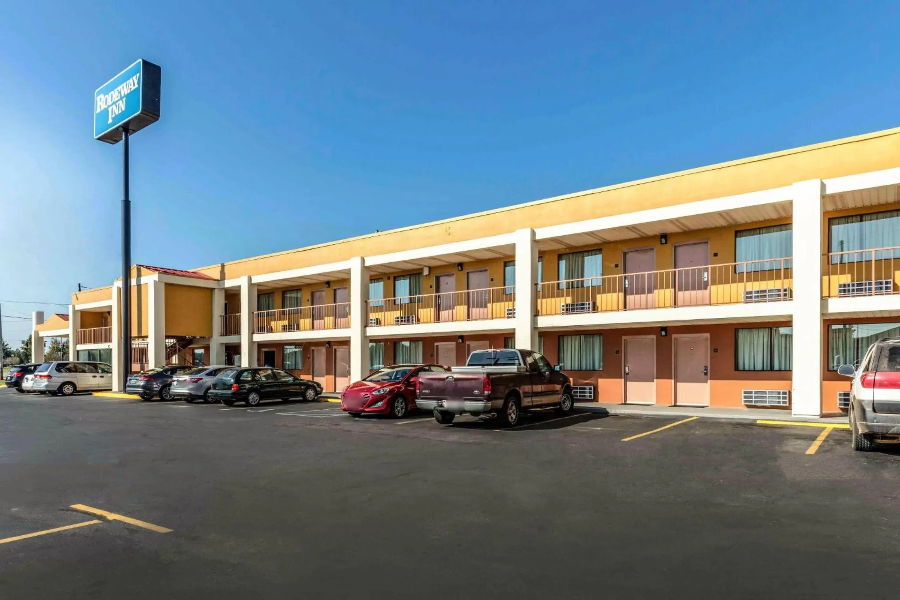 Property building in Rodeway Inn Prattville I-65 Property building in Rodeway Inn Prattville I-65