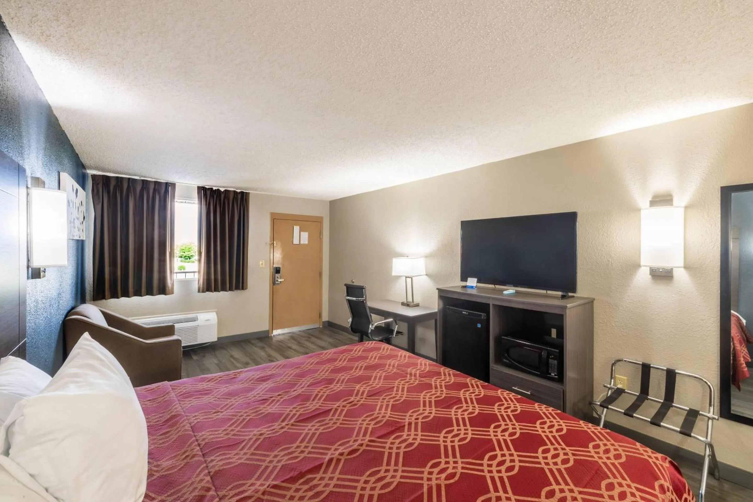 Bedroom, Bed in Rodeway Inn Prattville I-65