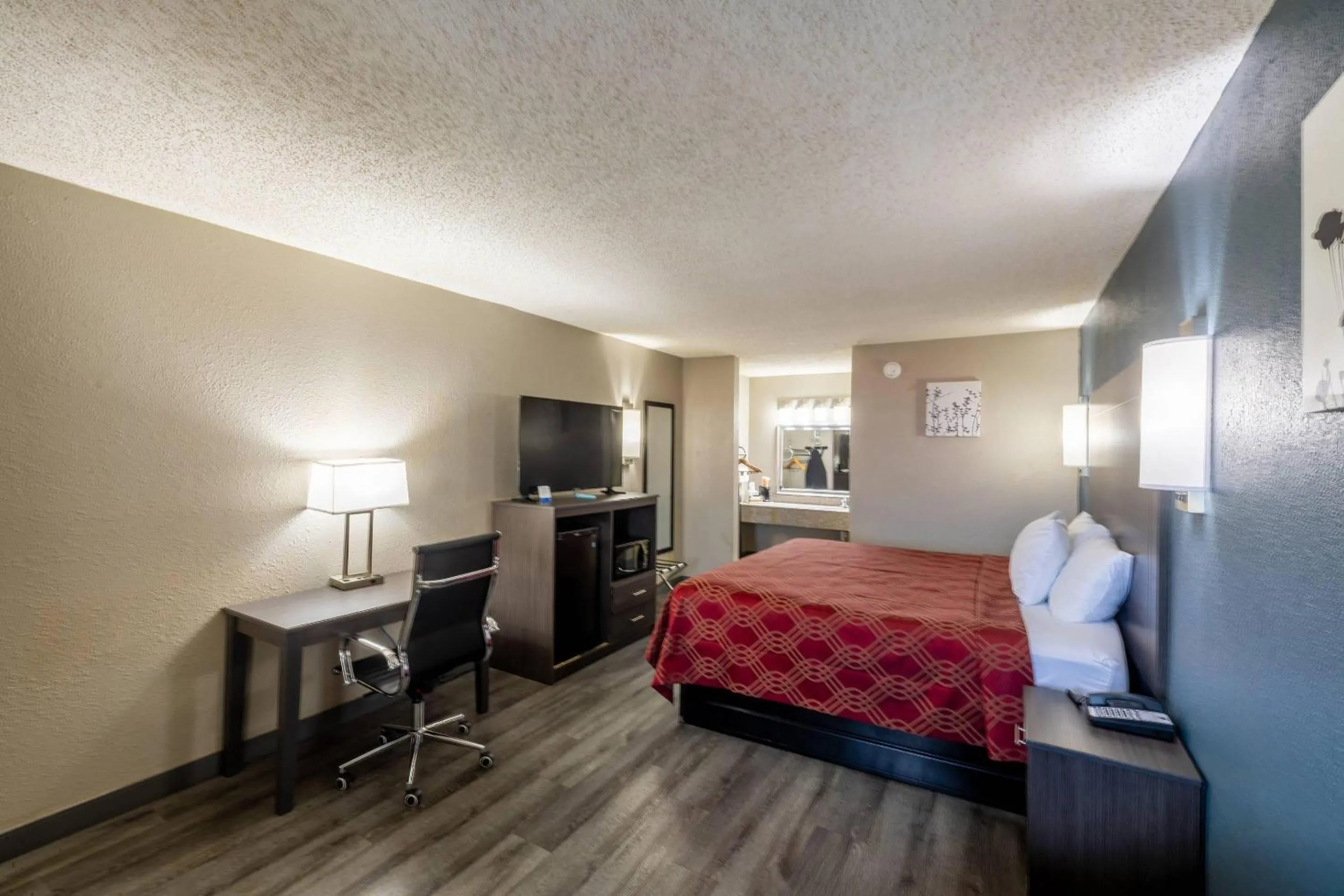 Bedroom, Bed in Rodeway Inn Prattville I-65