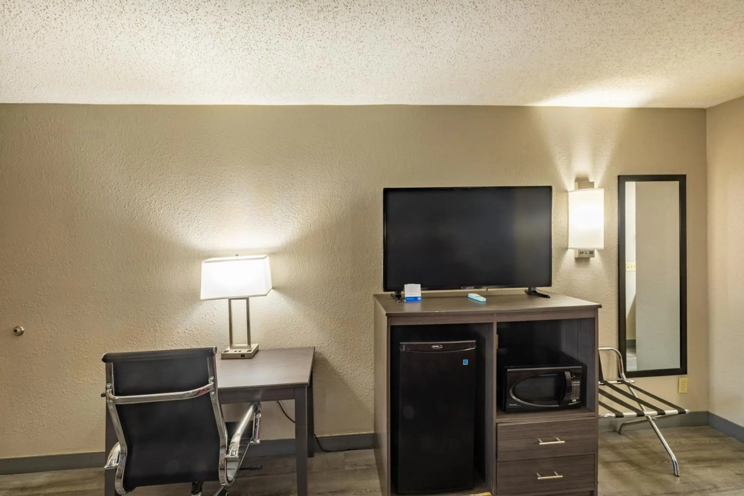 King Room - Non-Smoking in Rodeway Inn Prattville I-65 King Room - Non-Smoking in Rodeway Inn Prattville I-65