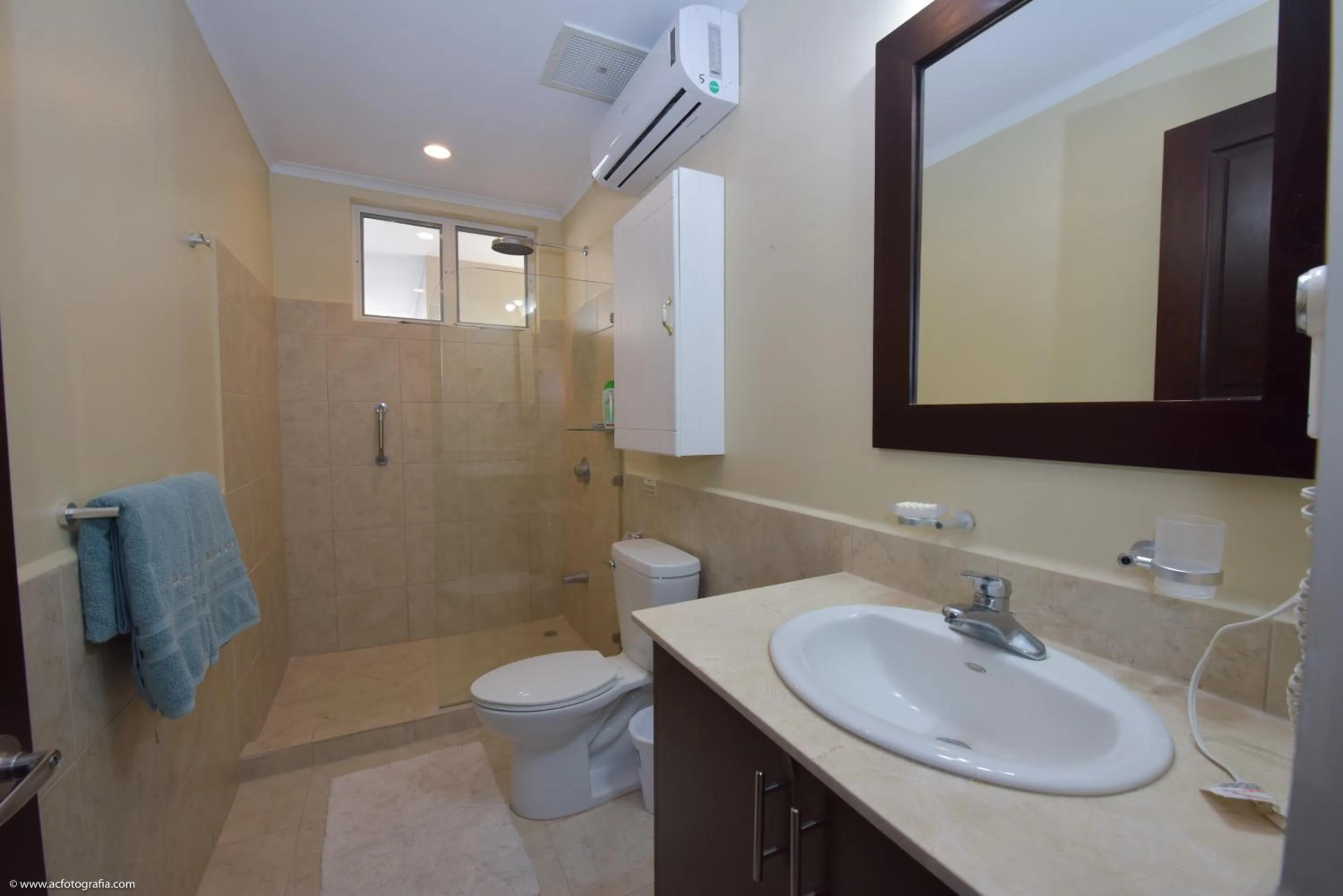 Shower in The Palms Jaco