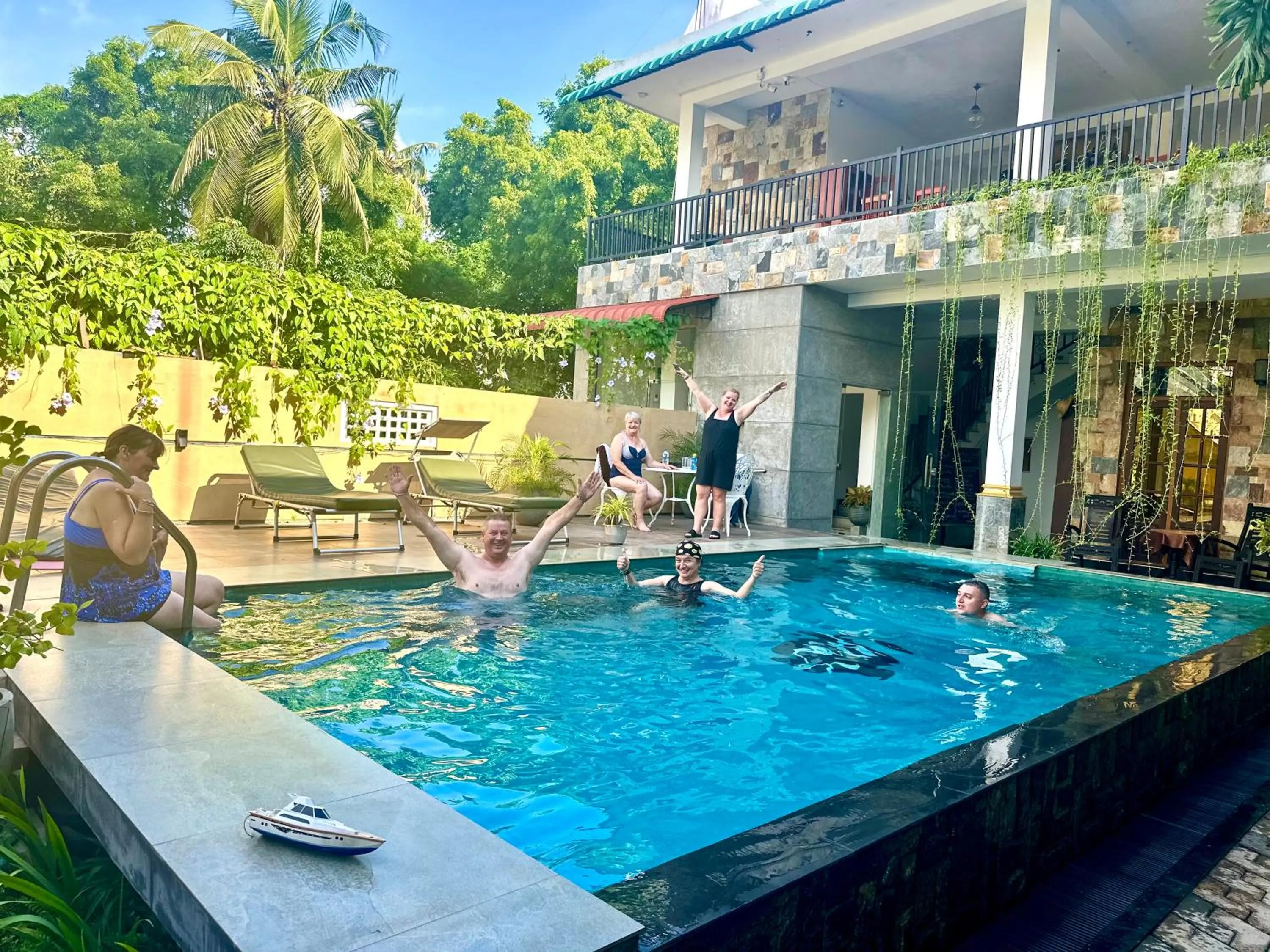 St CLAIRE'S GREEN Negombo Hotel & Hostels