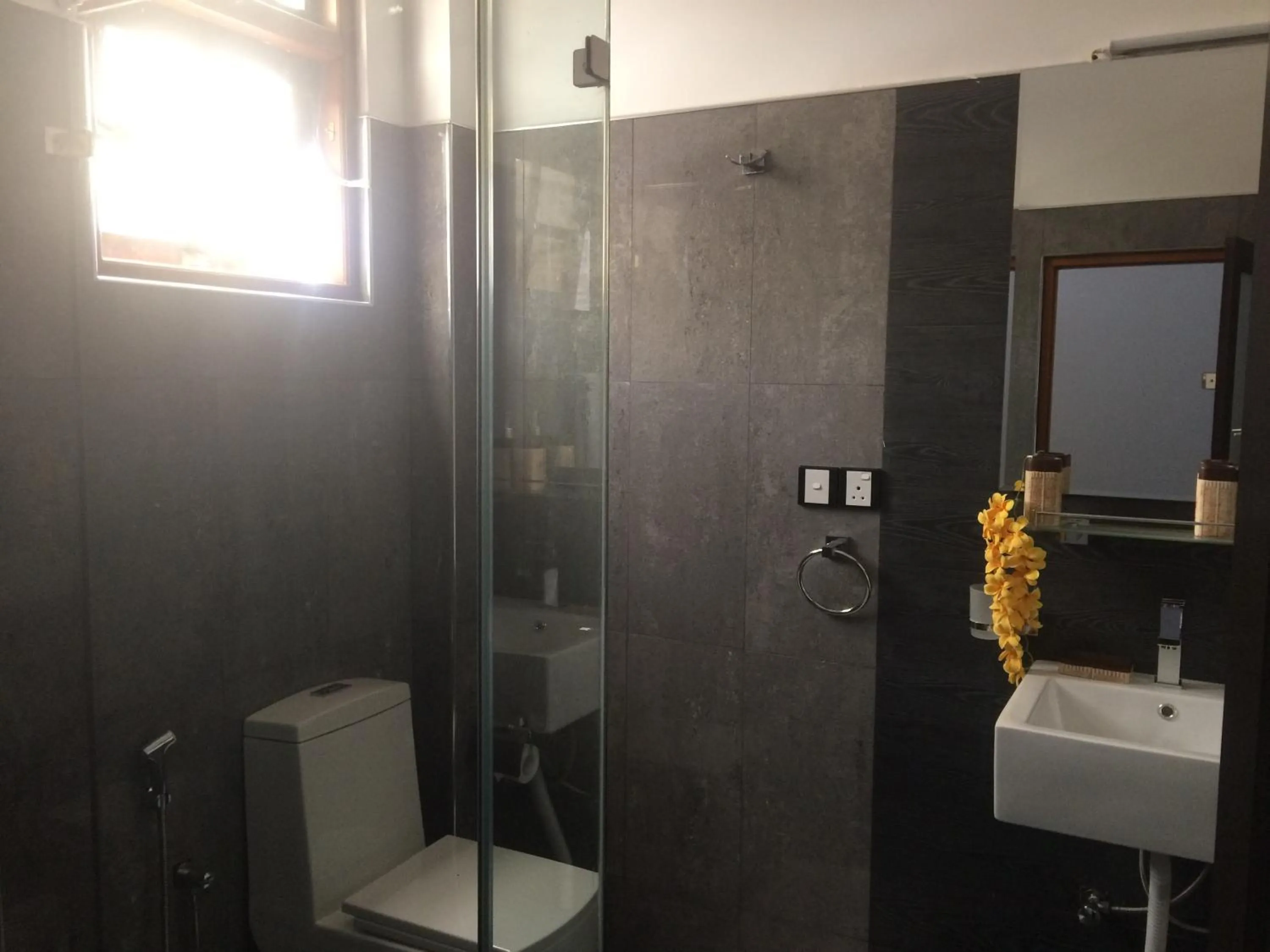 Bathroom in St CLAIRE'S GREEN Negombo Hotel & Hostels