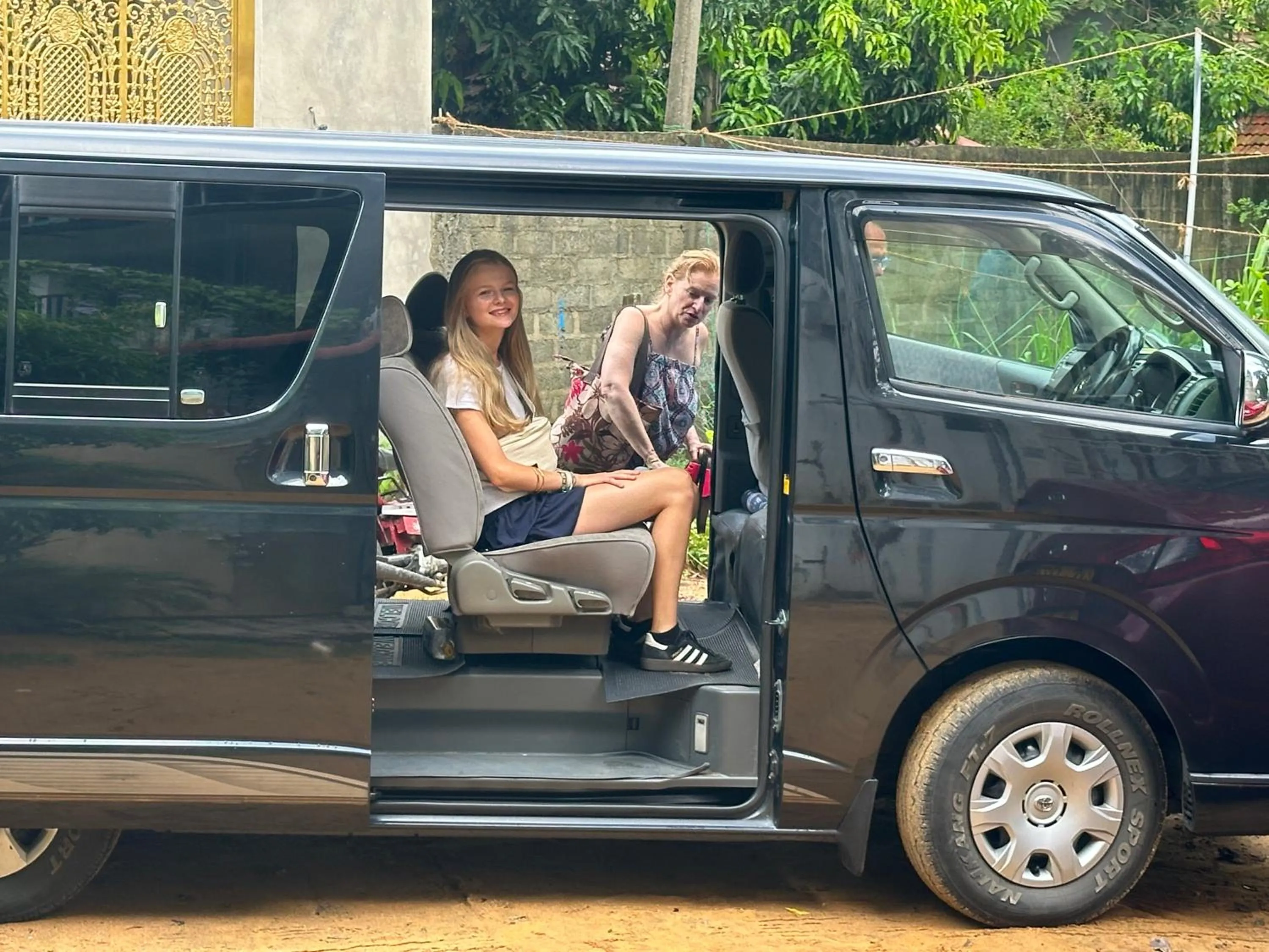 St CLAIRE'S GREEN Negombo Hotel & Hostels