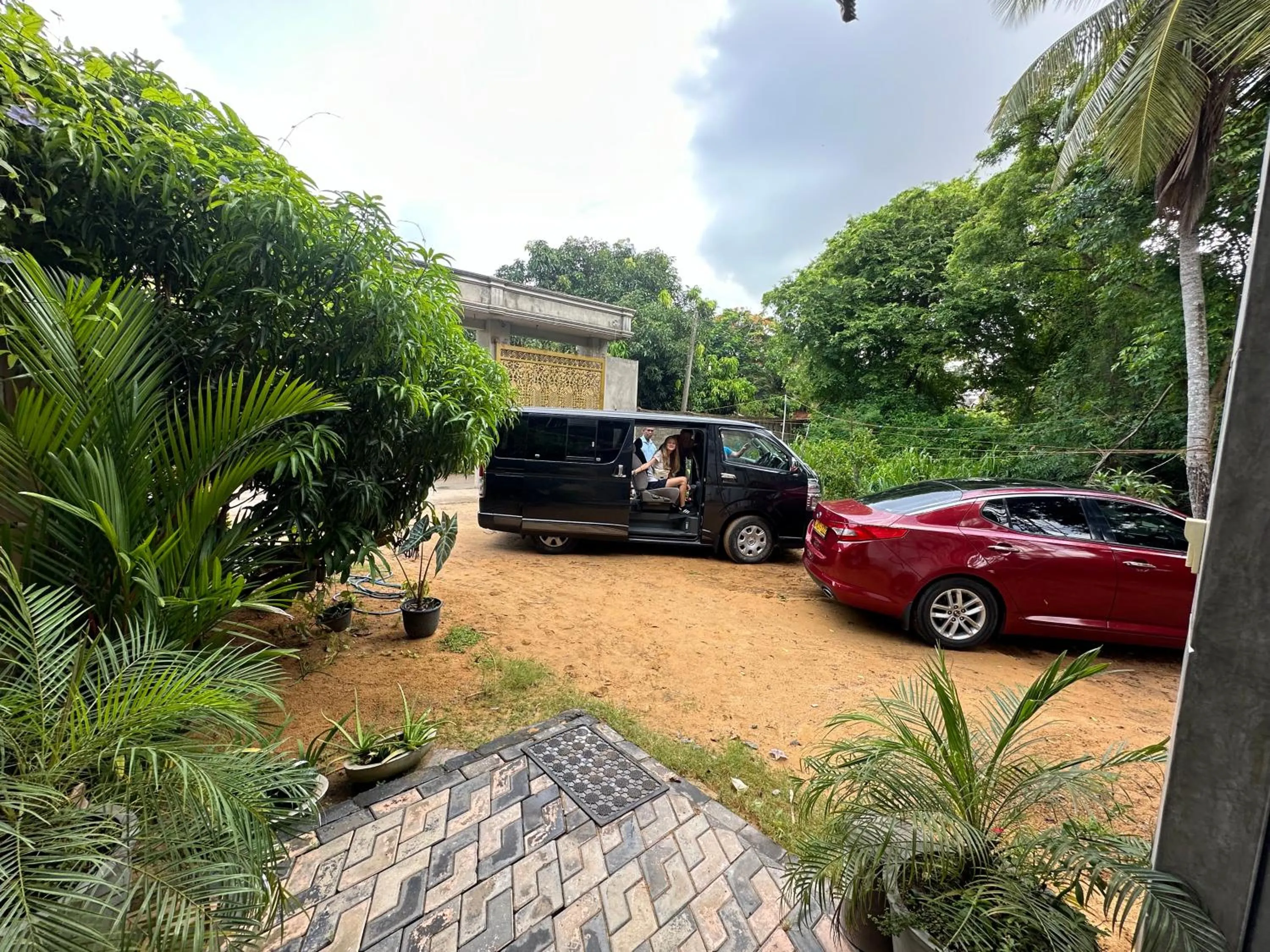 St CLAIRE'S GREEN Negombo Hotel & Hostels