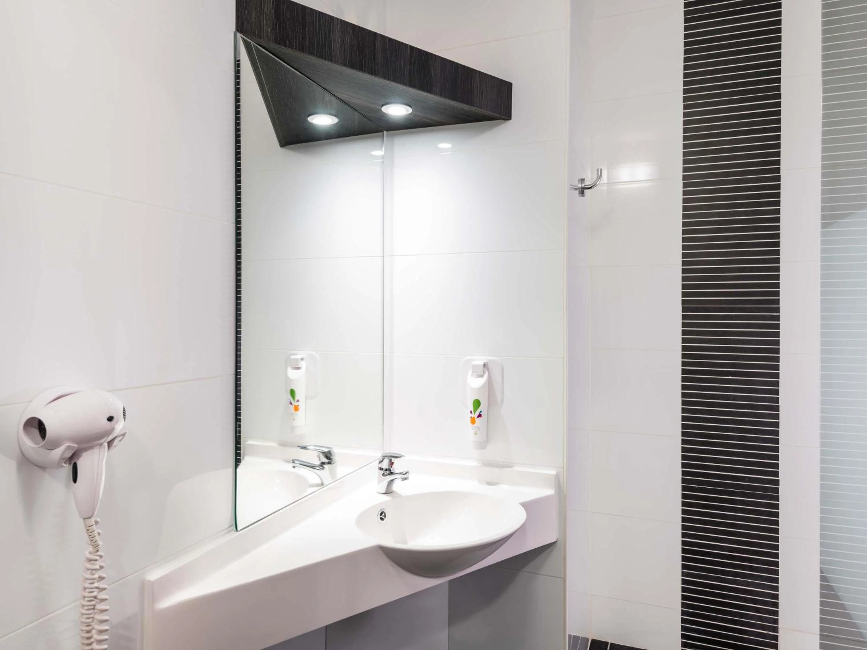 Bedroom in ibis Styles Rouen Val De Reuil