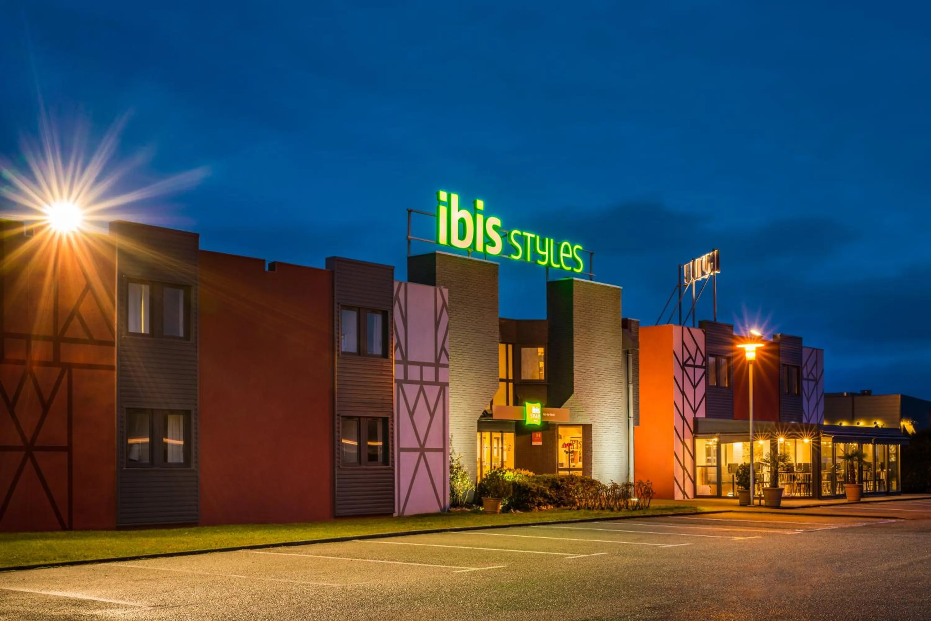 Facade/entrance in ibis Styles Rouen Val De Reuil