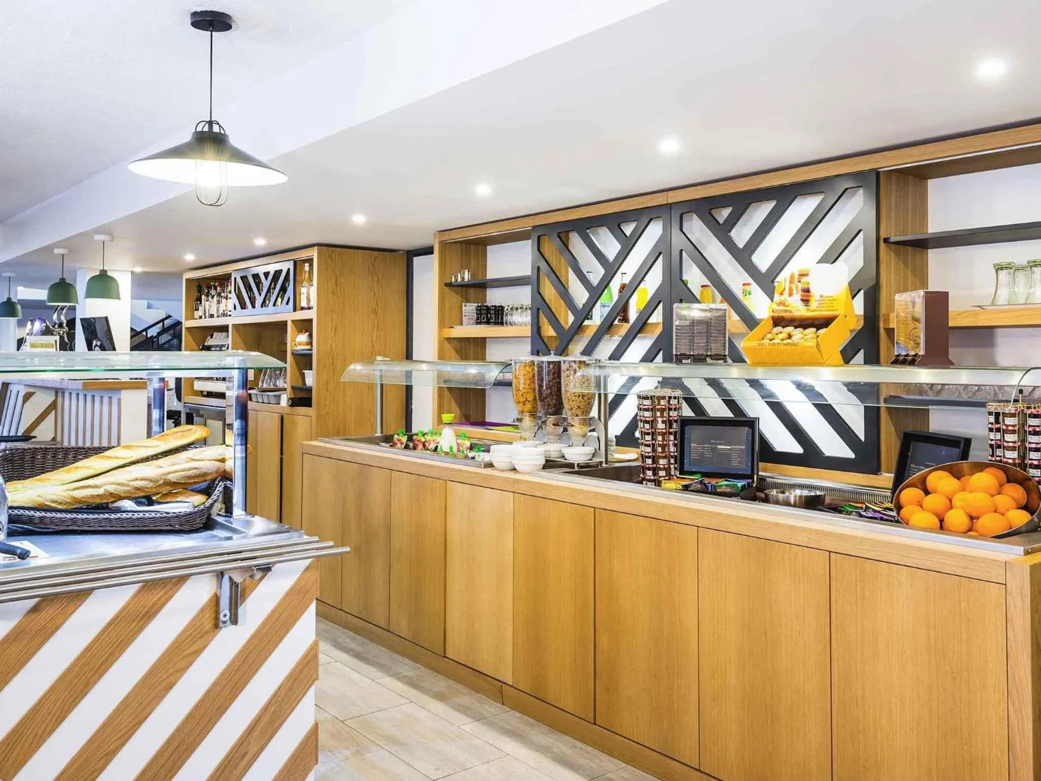 Restaurant/places to eat in ibis Styles Rouen Val De Reuil