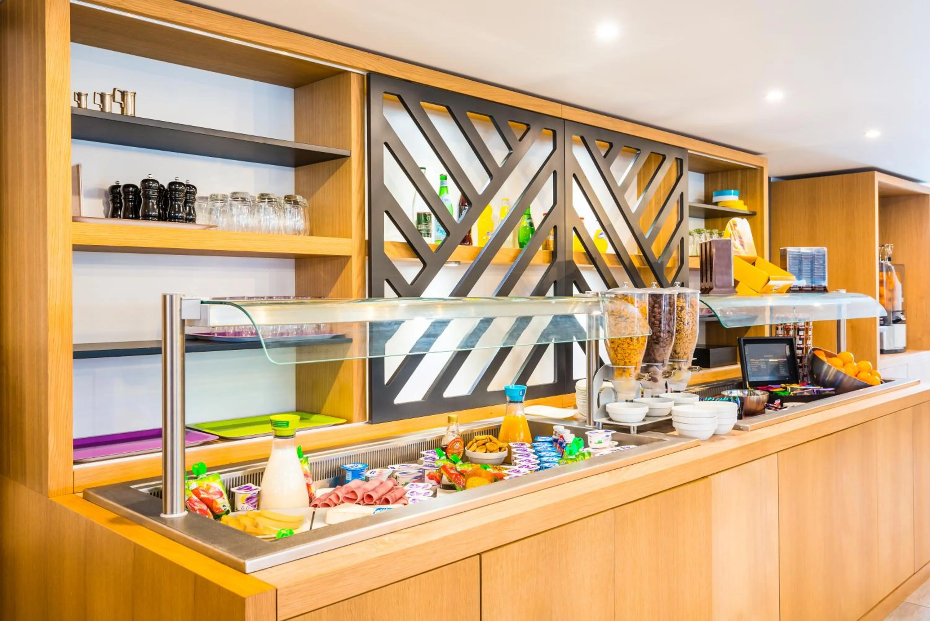 Restaurant/places to eat in ibis Styles Rouen Val De Reuil