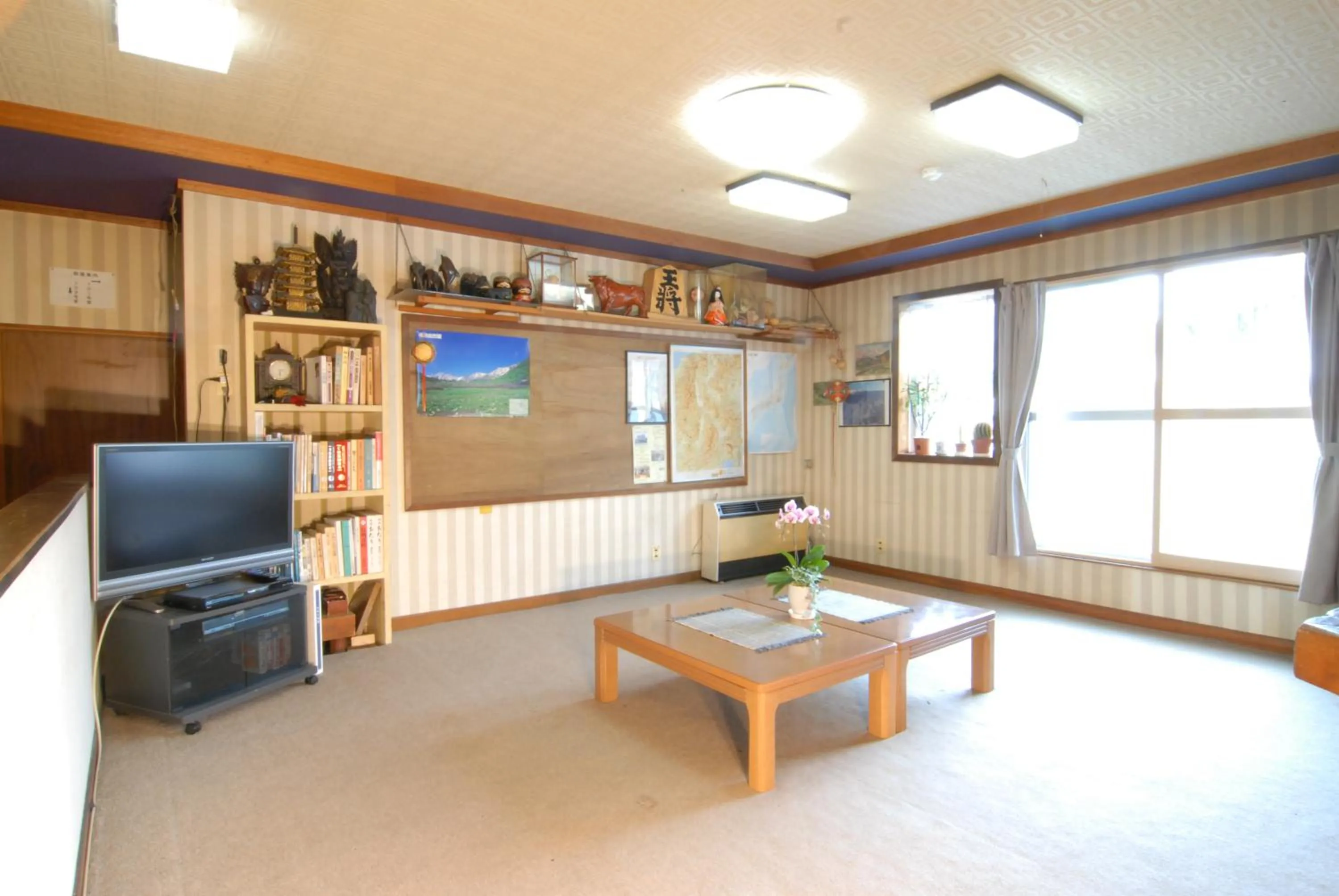 Communal lounge/ TV room in Yamakyuso
