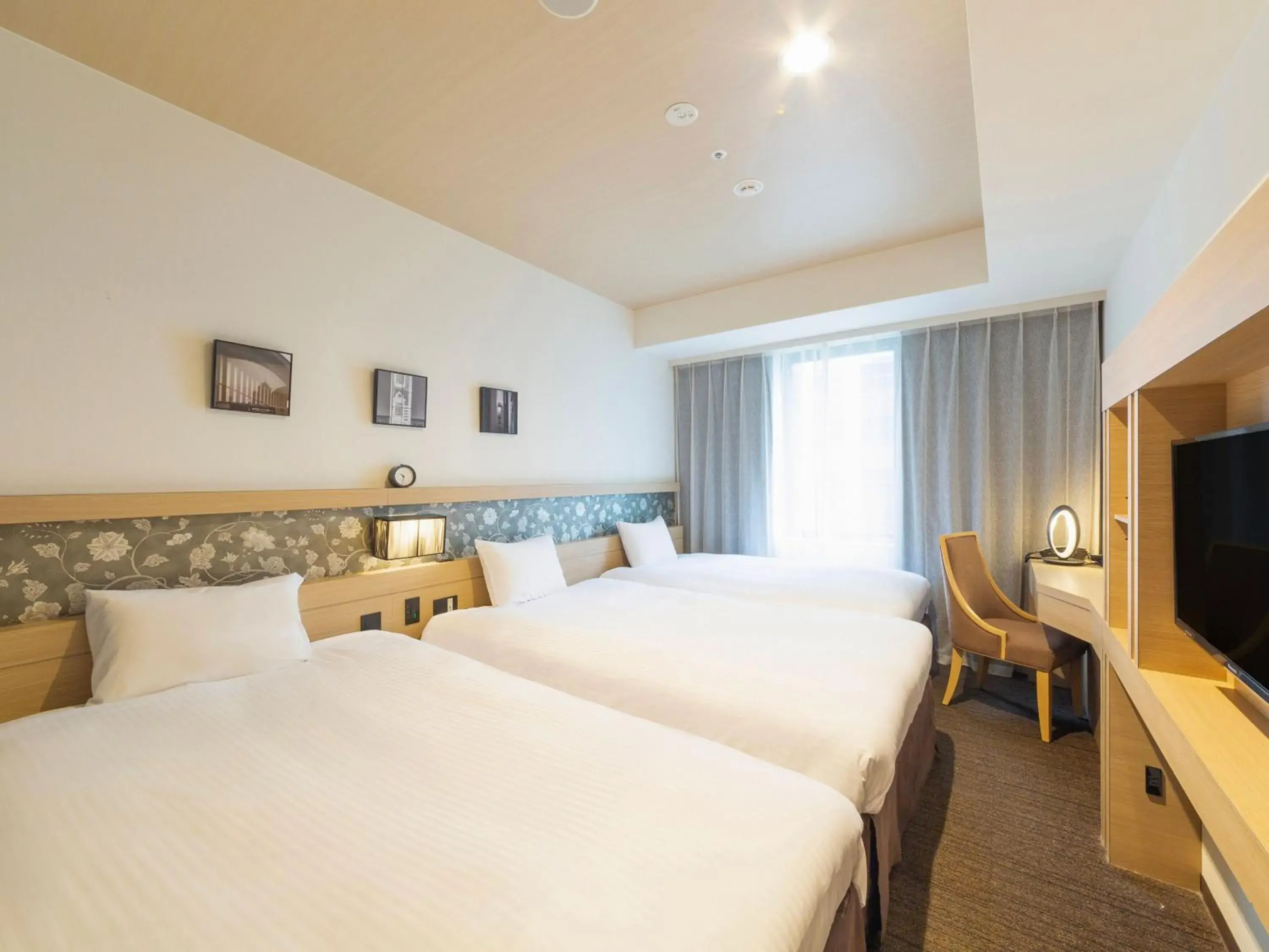 Photo of the whole room, Bed in Hotel Keihan Yodoyabashi Photo of the whole room, Bed in Hotel Keihan Yodoyabashi