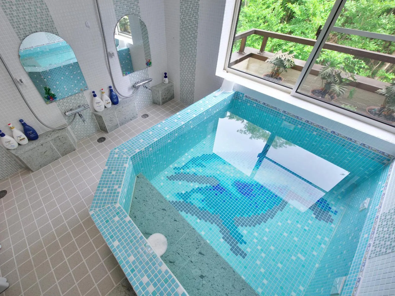 Hot Spring Bath in Chateau Le Fleur