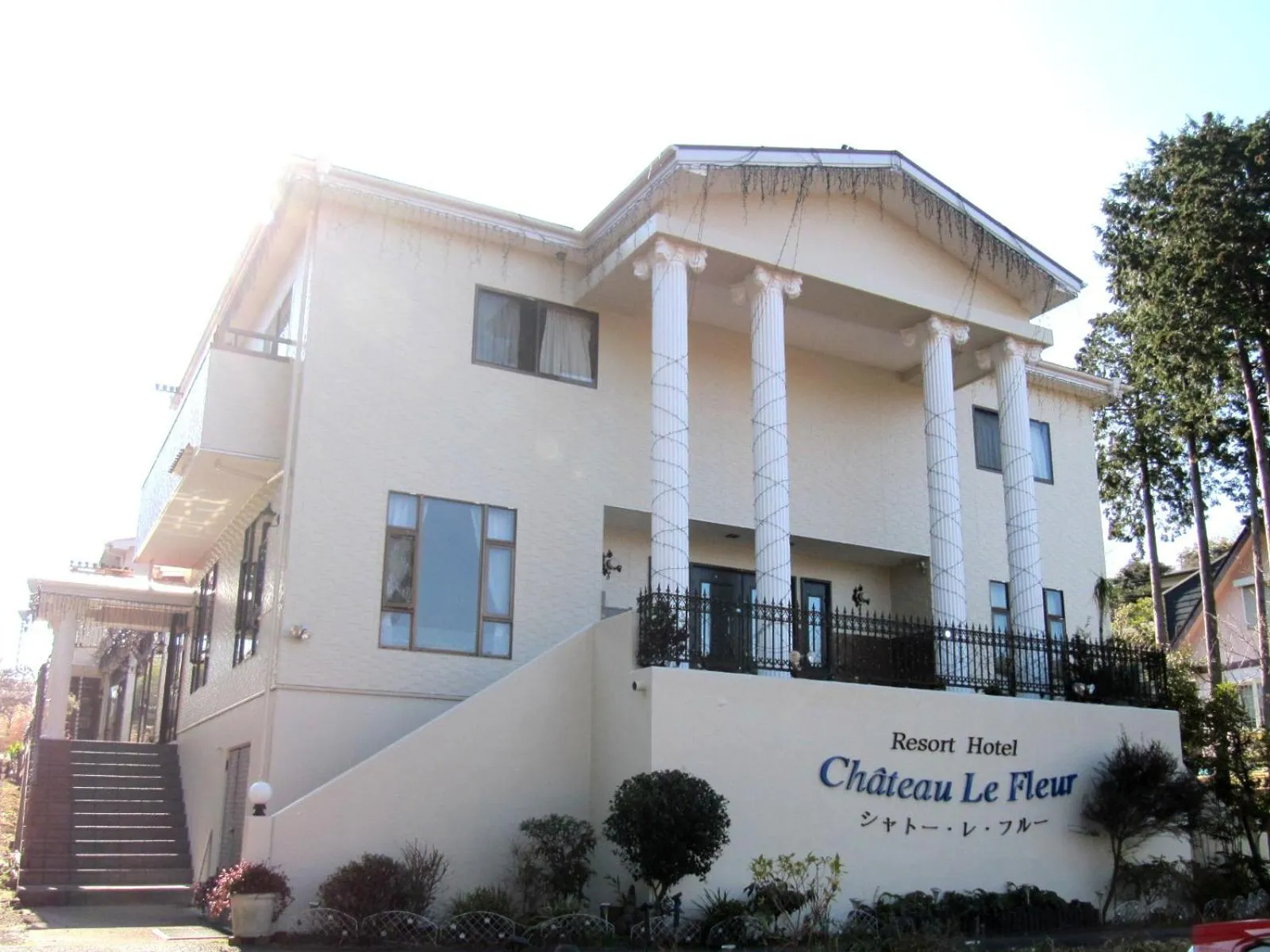 Facade/entrance in Chateau Le Fleur