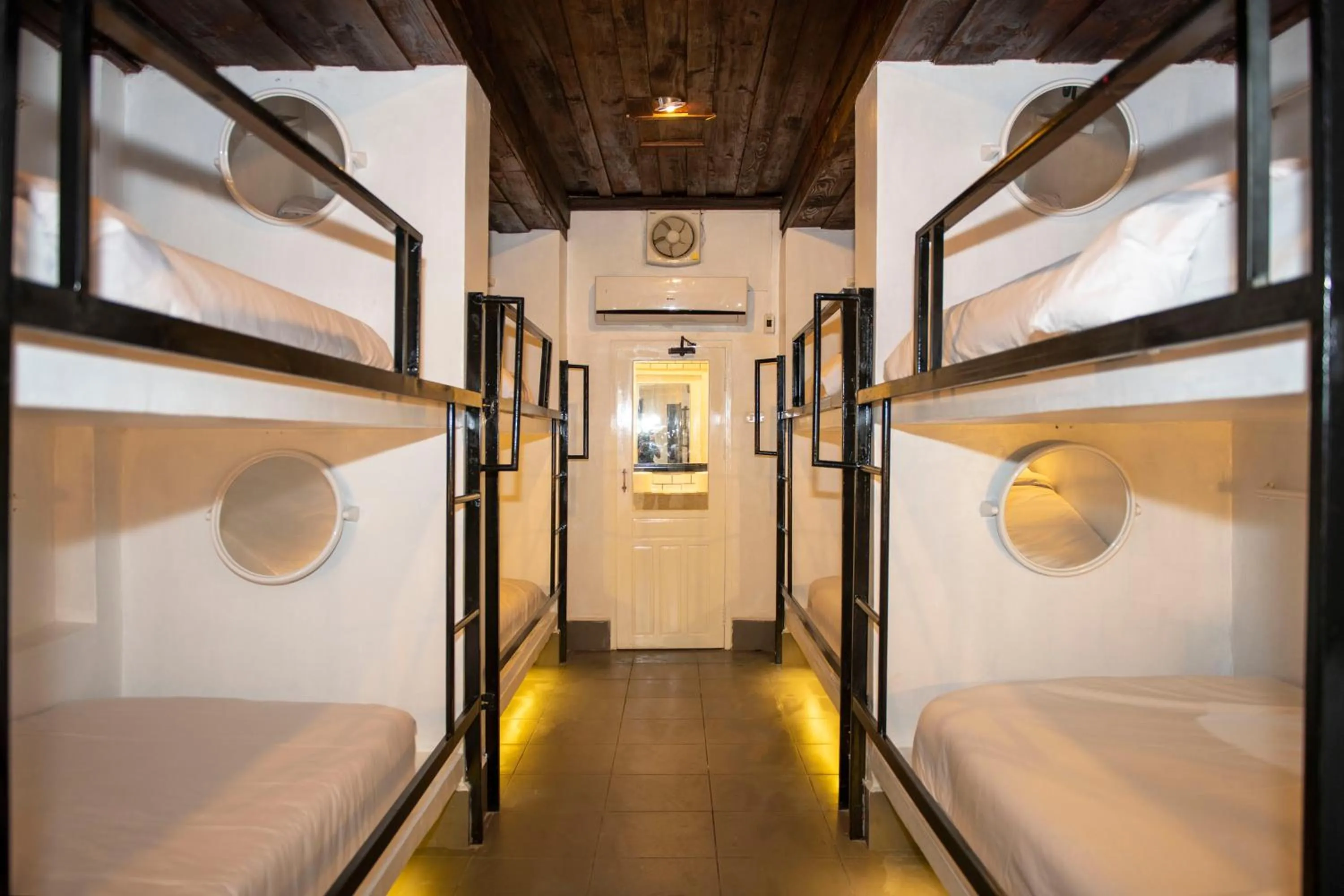 Photo of the whole room, Bed in Mad Monkey Luang Prabang