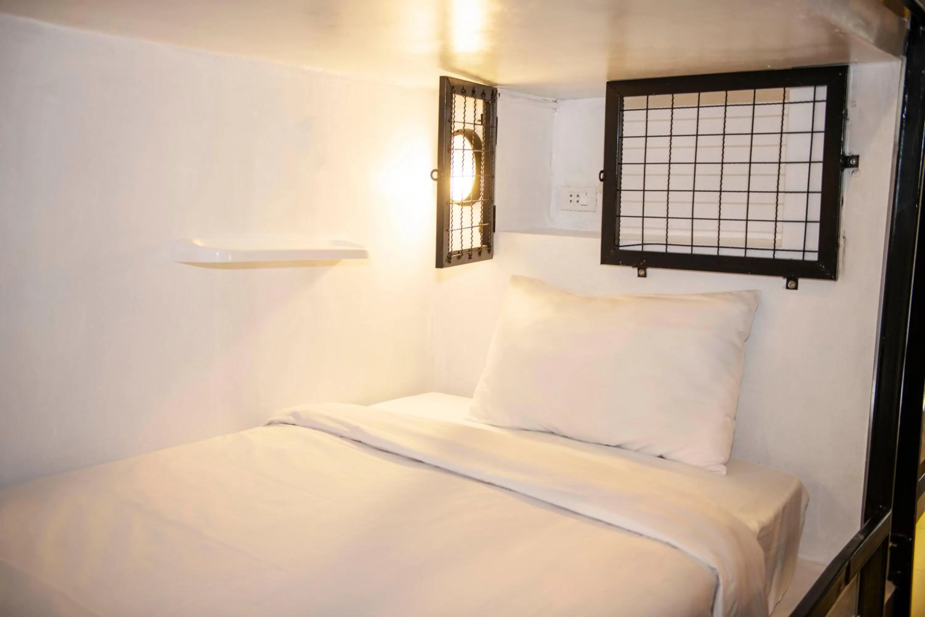 Property building, Bed in Mad Monkey Luang Prabang