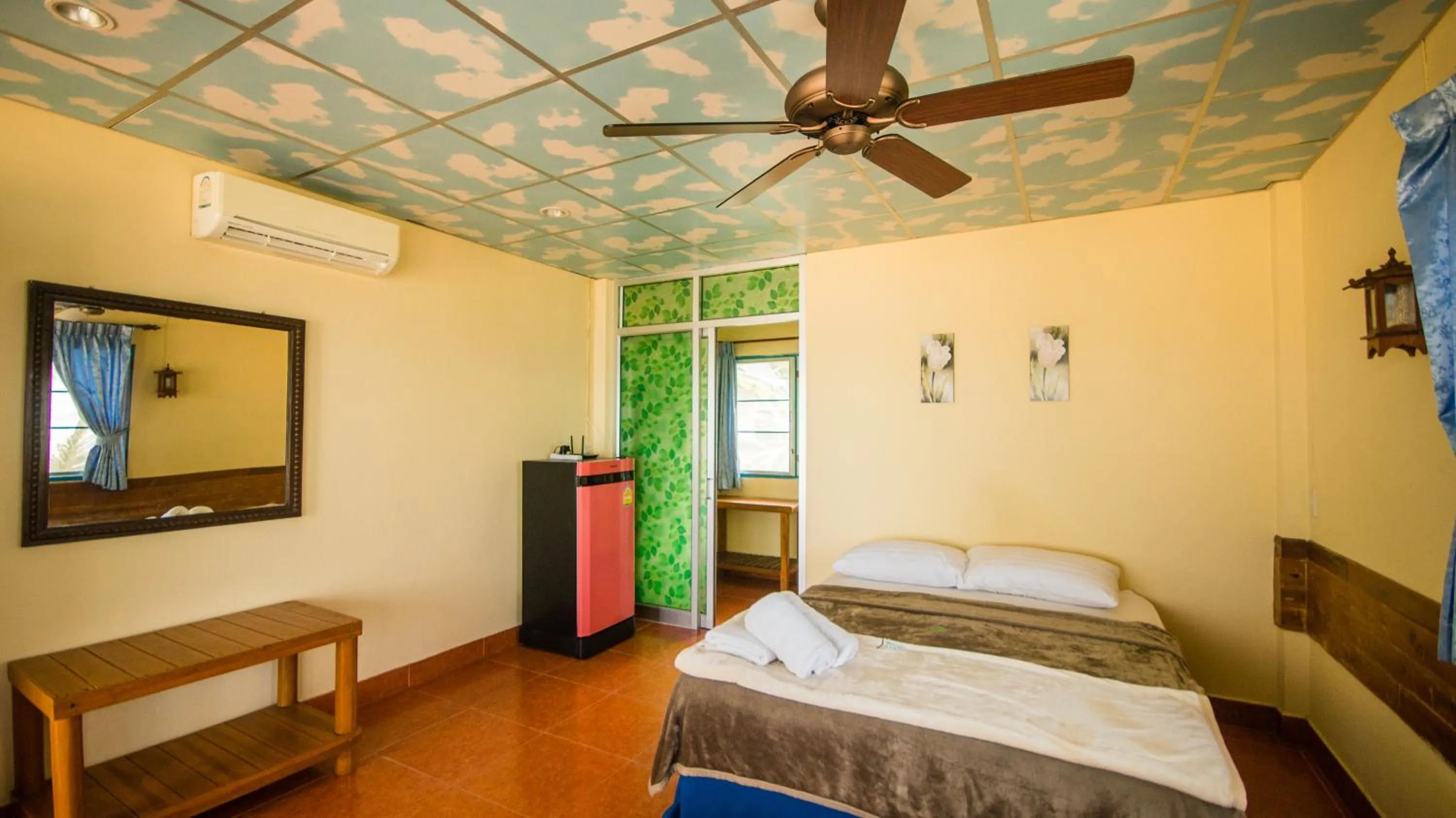 Sea view, Bed in Tropicana Khophagan Resort Hotel