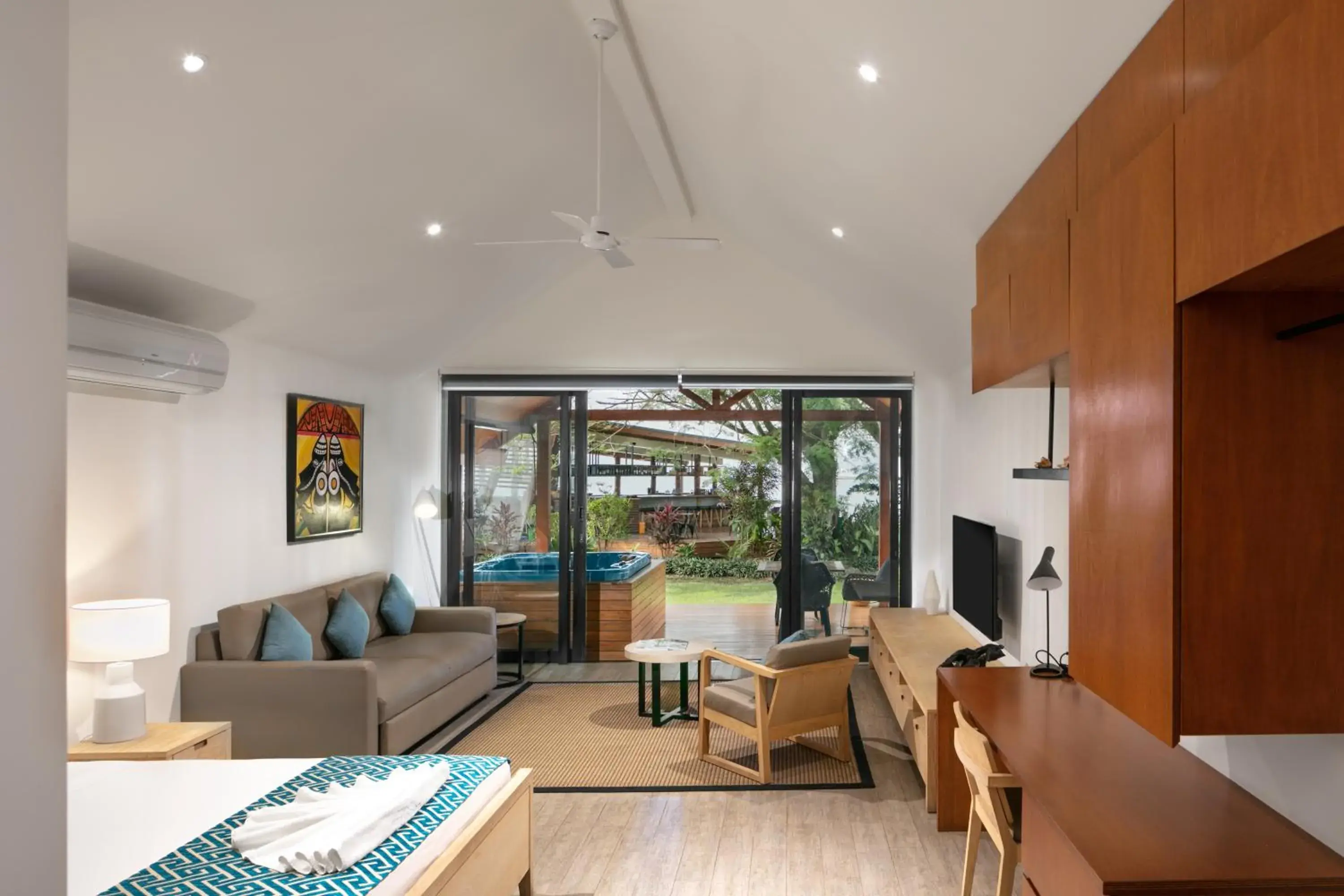 Luxury Waterfront Villa in Coral Sea Resort & Casino Luxury Waterfront Villa in Coral Sea Resort & Casino